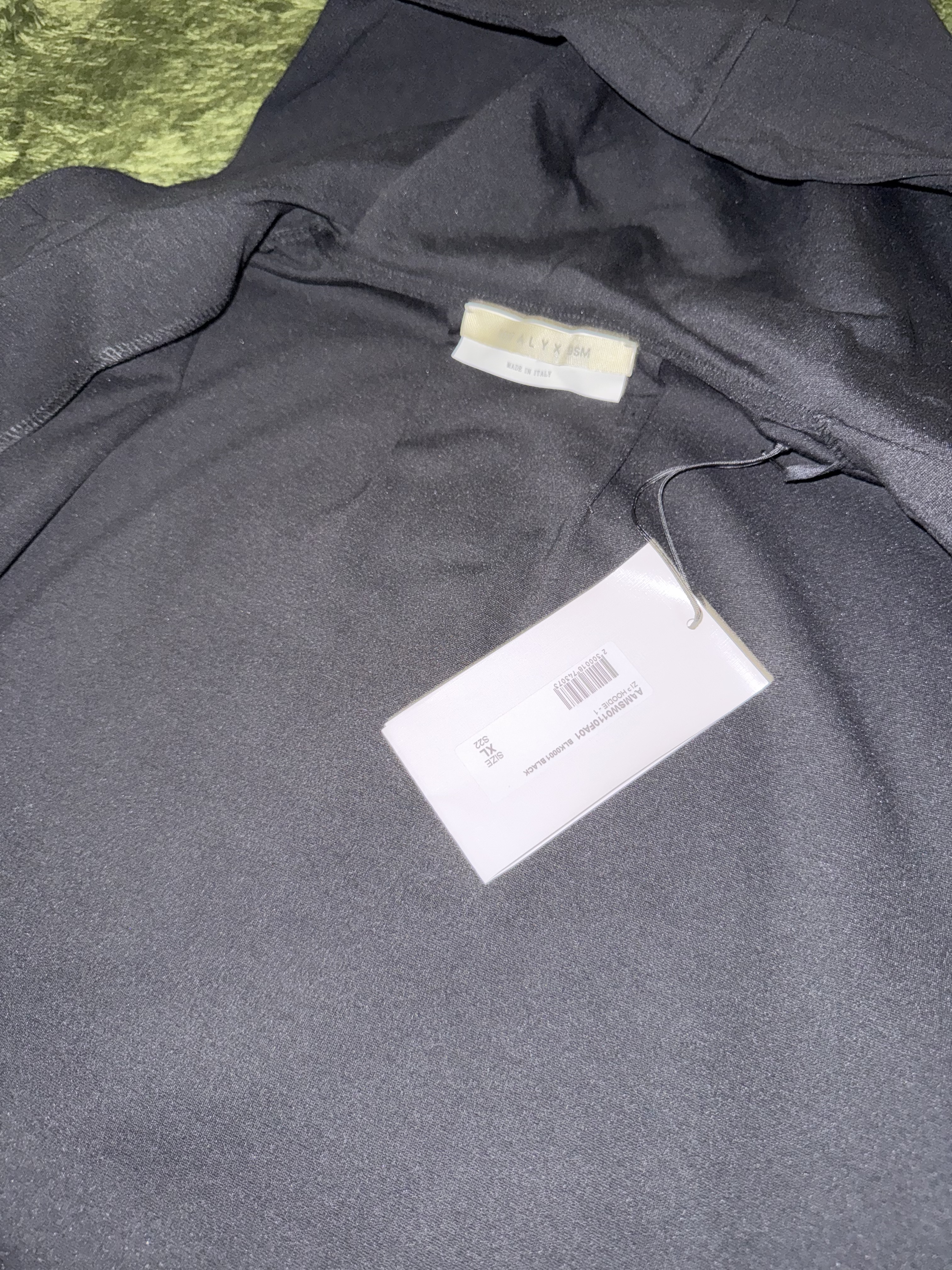 1017 Alyx 9SM Zip Hoodie Black 착용 스타일 - 5