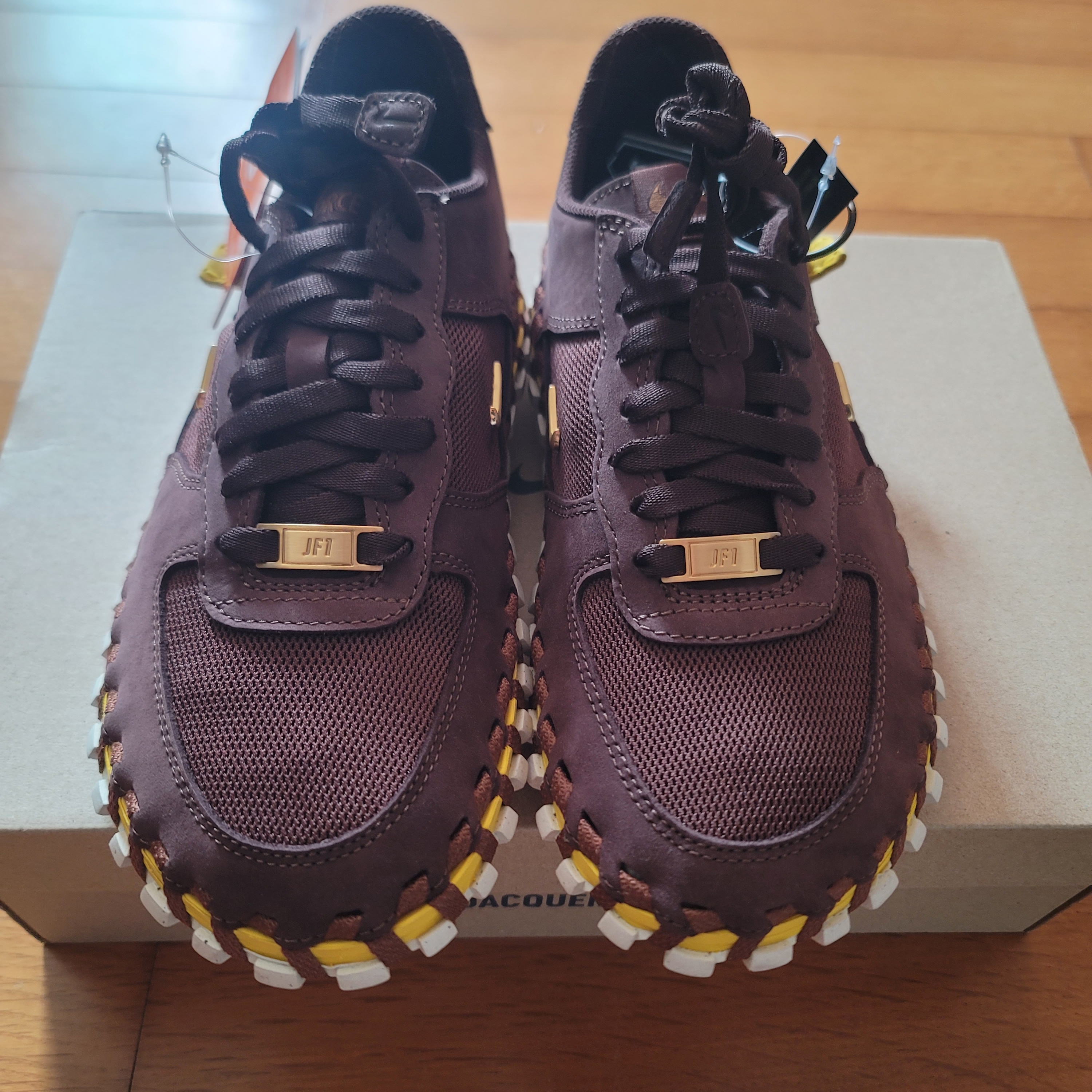 Nike x Jacquemus J Force 1 Low LX SP Earth 착용 스타일 - 2