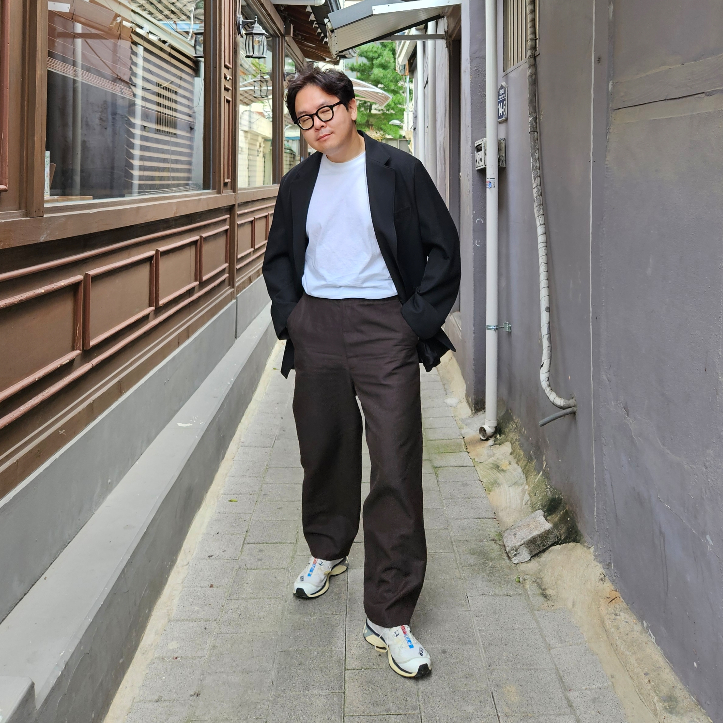 Salomon XT-4 White Lunar Rock, ssstein Extra Wide Trousers Black - 24FW 착용 스타일 - 1