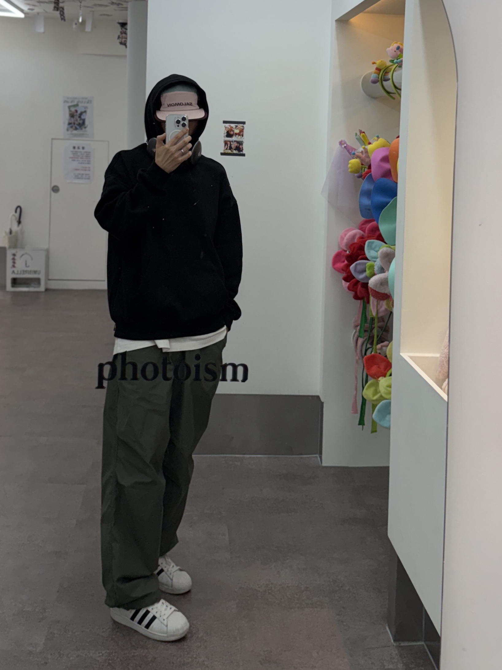 Adidas Superstar White Black, Uniqlo C Wide Parachute Pants Olive - KR 착용 스타일 - 4