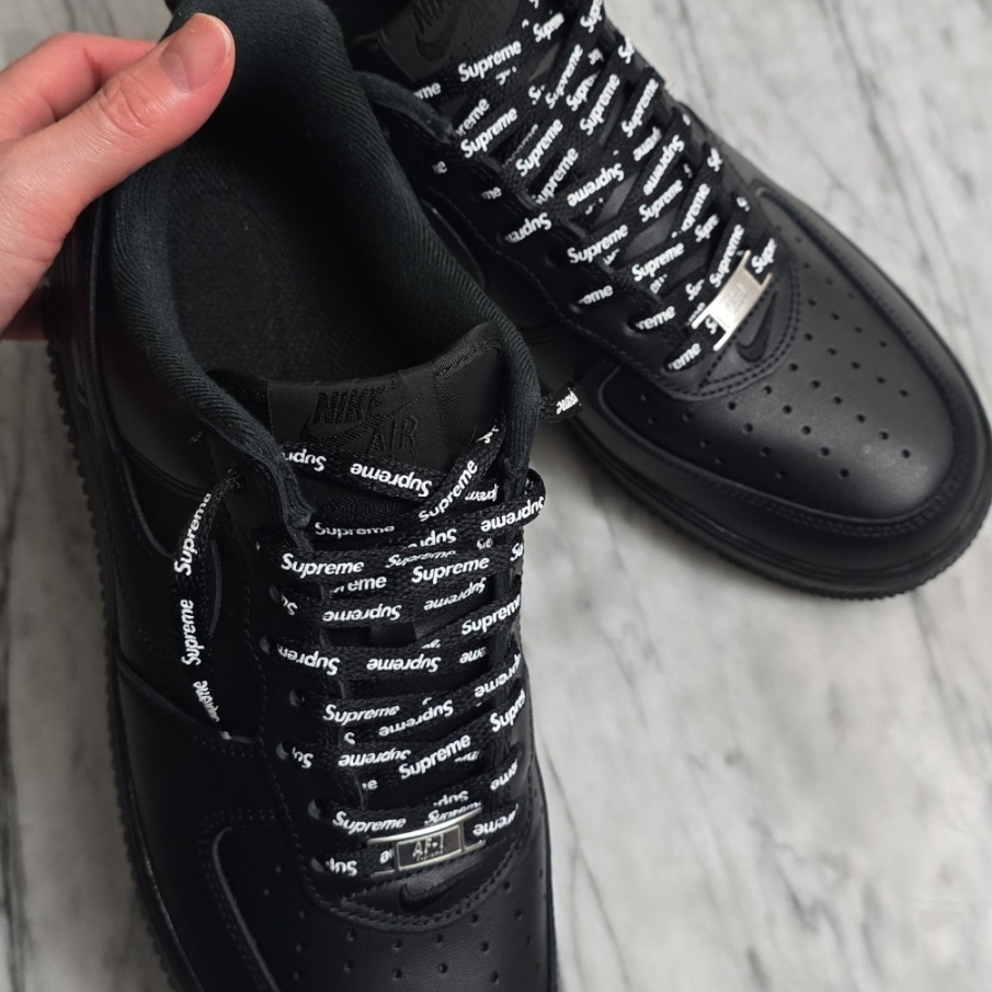 Nike x Supreme Air Force 1 Low Black 착용 스타일 - 3