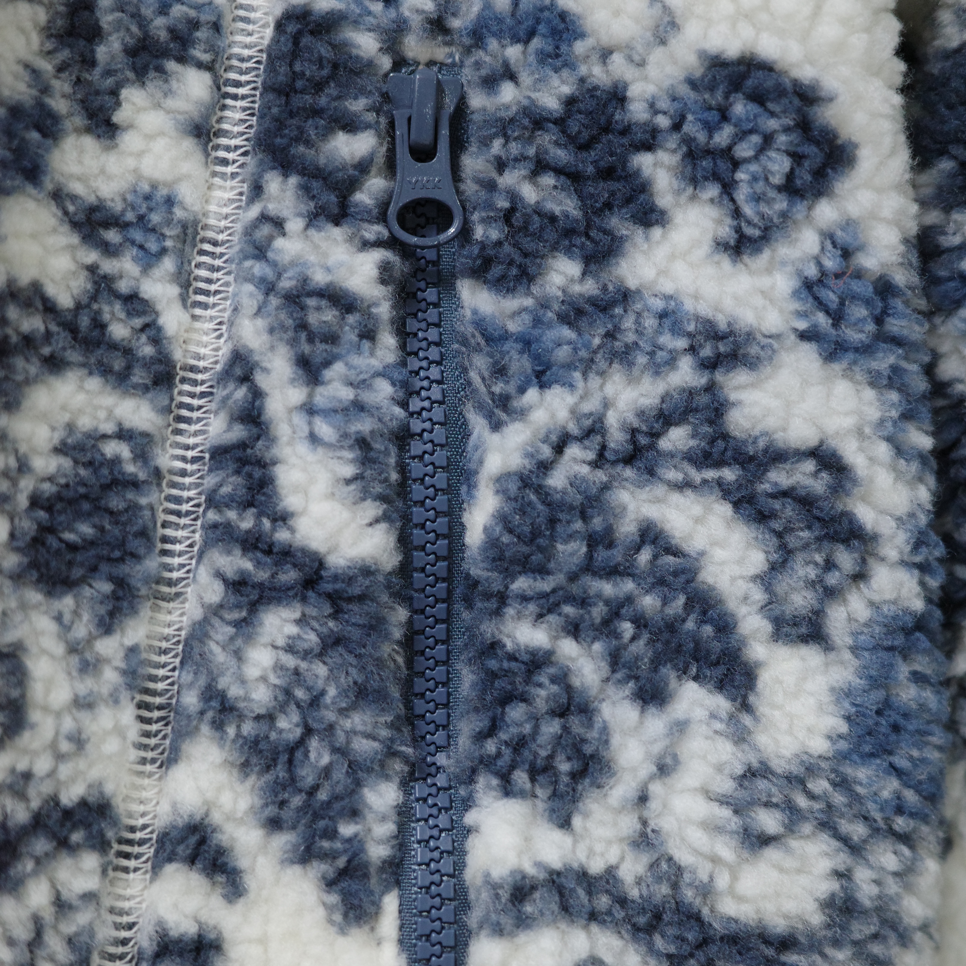 Kith Damask Floral Sherpa Harper Jacket Sandrift 착용 스타일 - 3