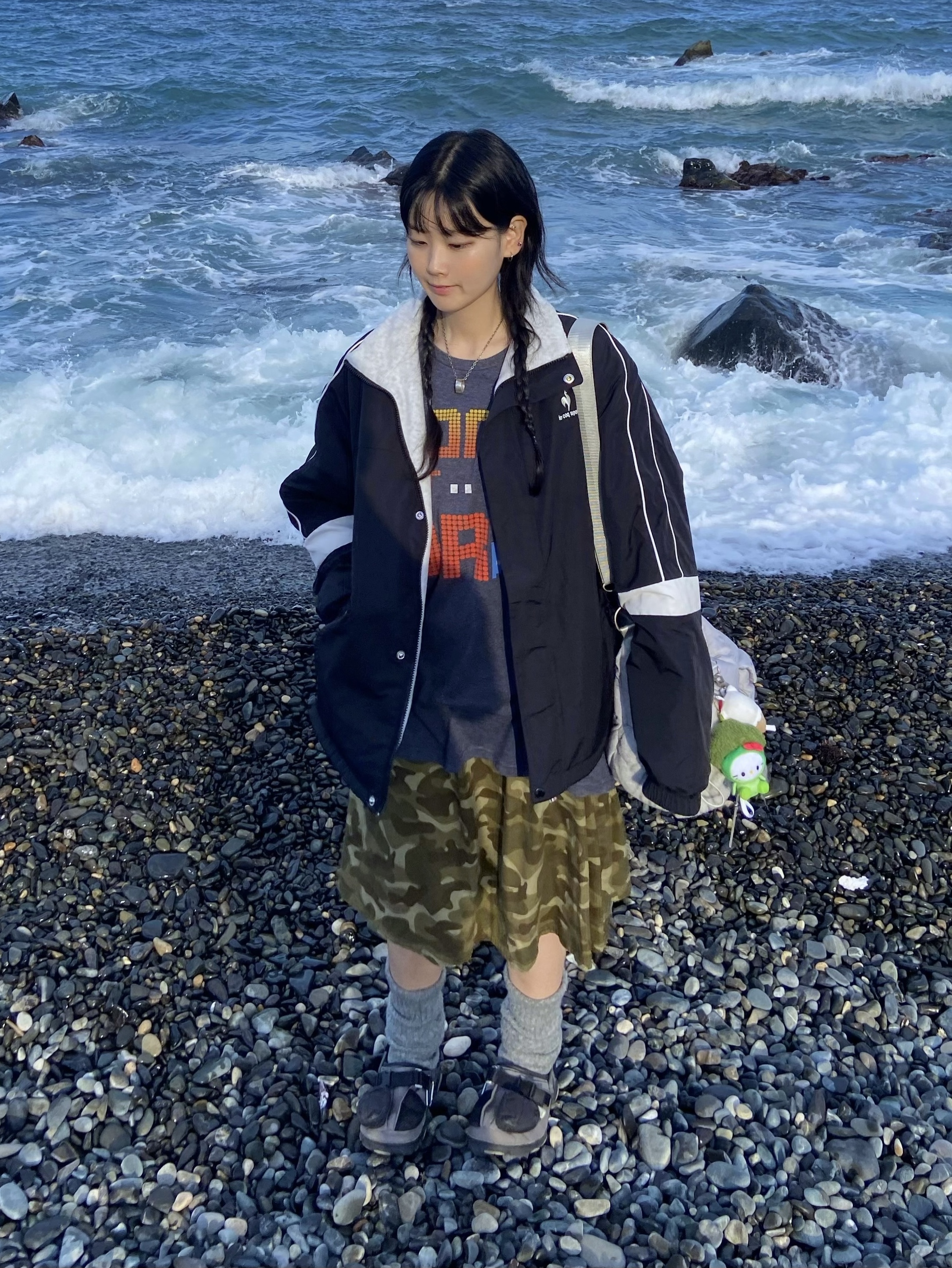 Crocs x Beams Classic All Terrain Mountain Parka Clog Grey 착용 스타일