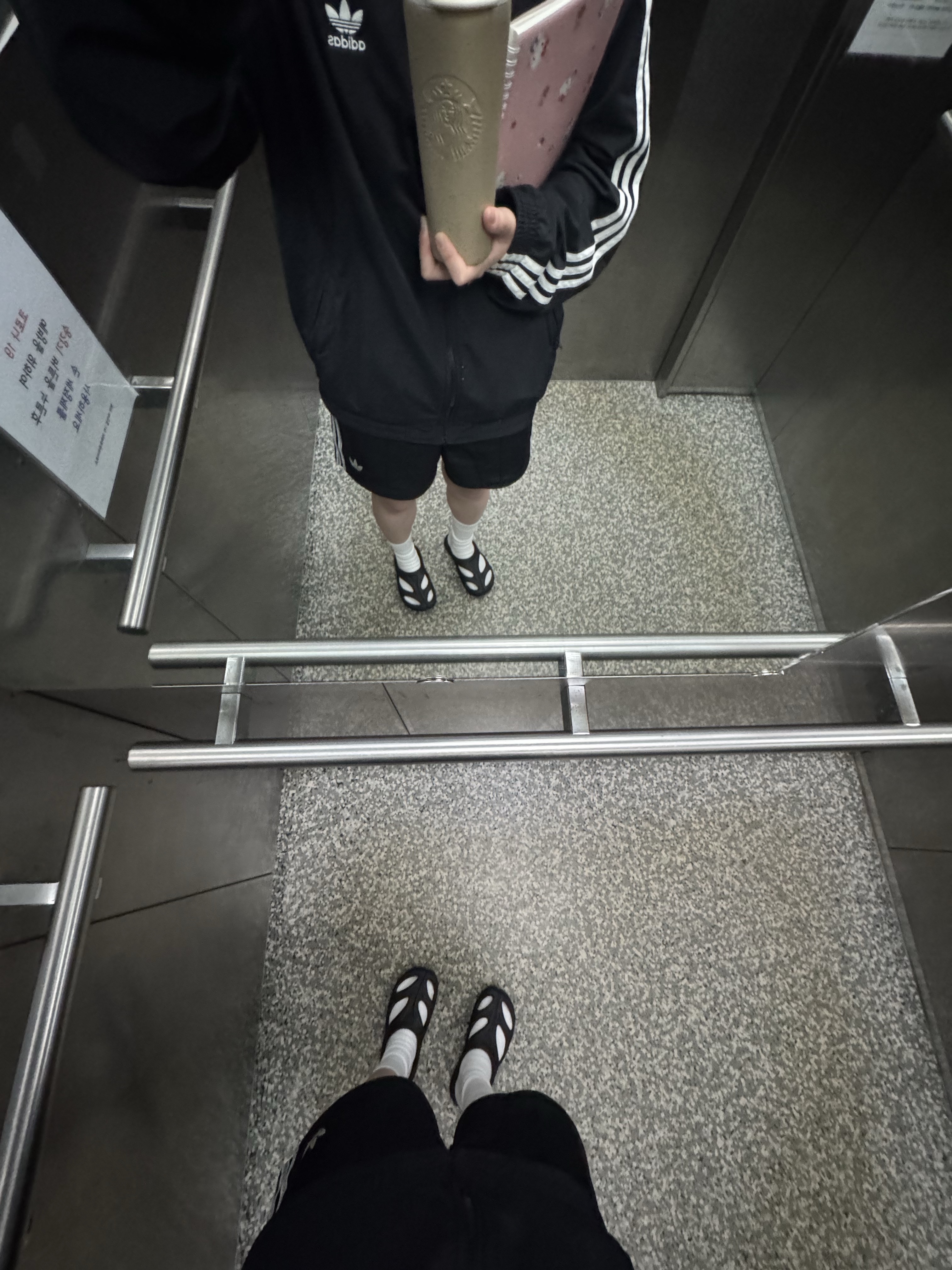 (W) Adidas Originals Woven Track Top Black - KR Sizing, Keen Shanti Black Dawn Blue 착용 스타일