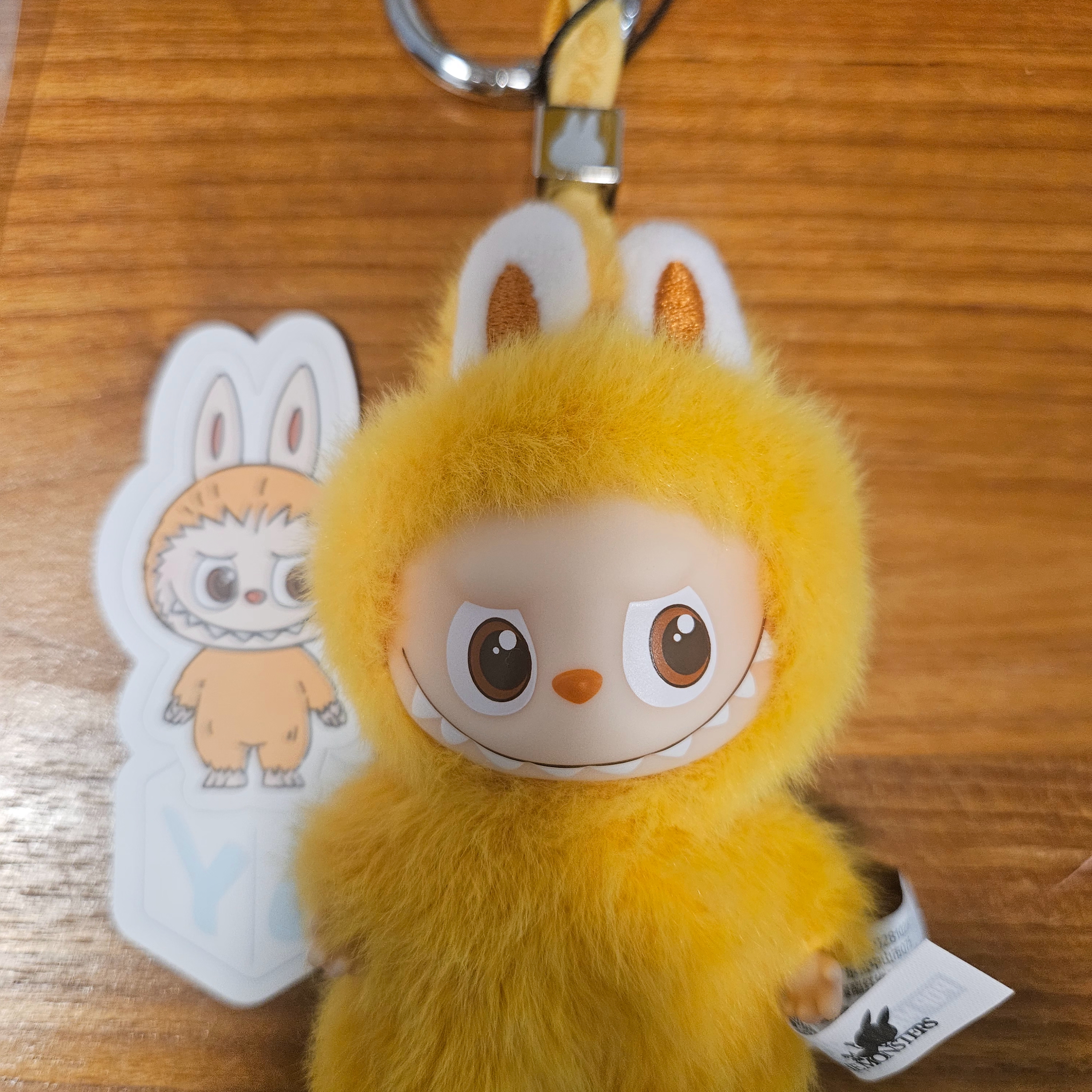 Pop Mart Labubu The Monsters Pin For Love Series Vinyl Plush Pendant (N-Z) Y (Opened Case) 착용 스타일 - 3