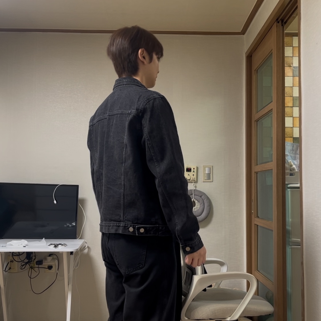 Suade Baggy Denim Black 착용 스타일 - 3