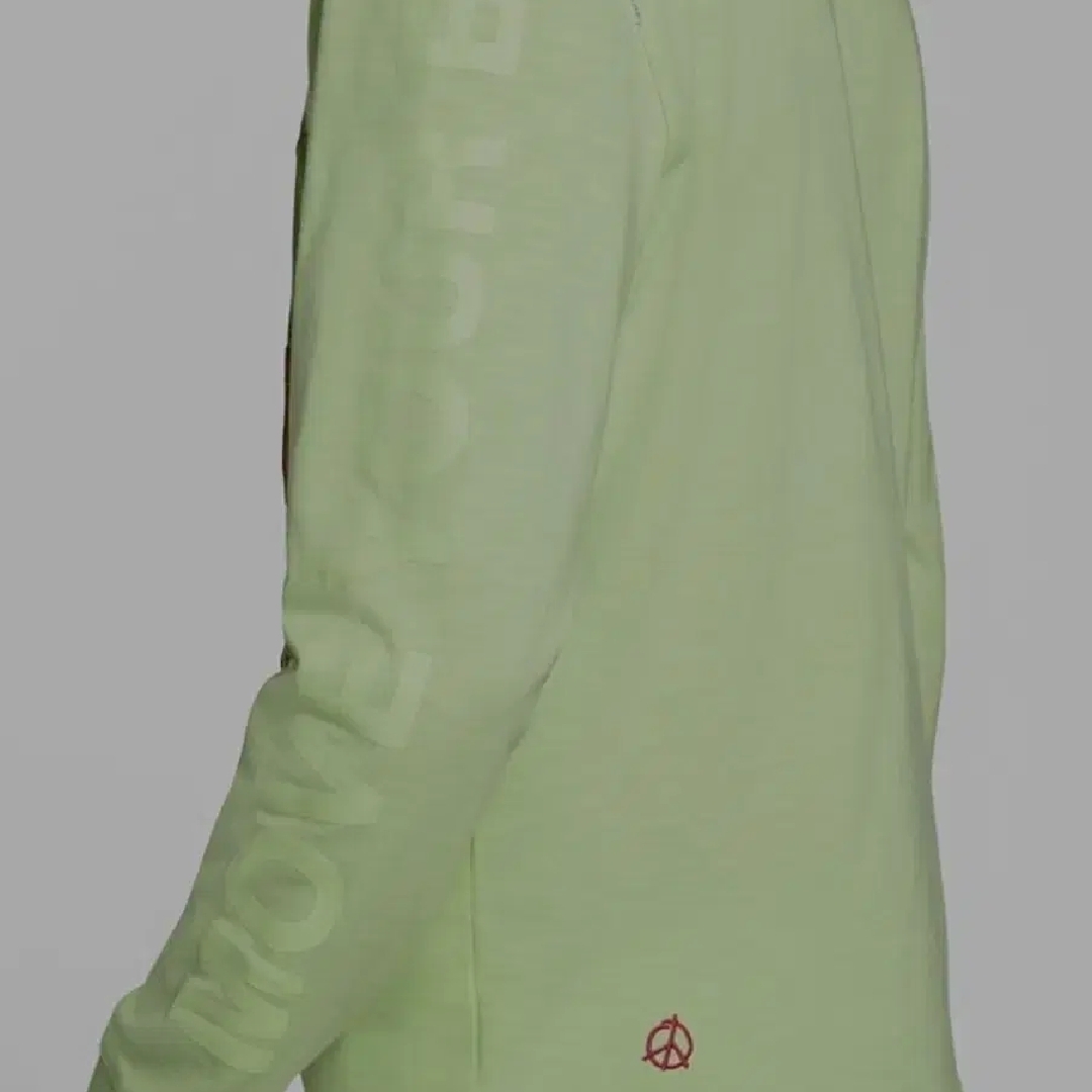 Nike NSW World Tour Long Sleeve T-Shirt Liquid Lime 착용 스타일 - 2