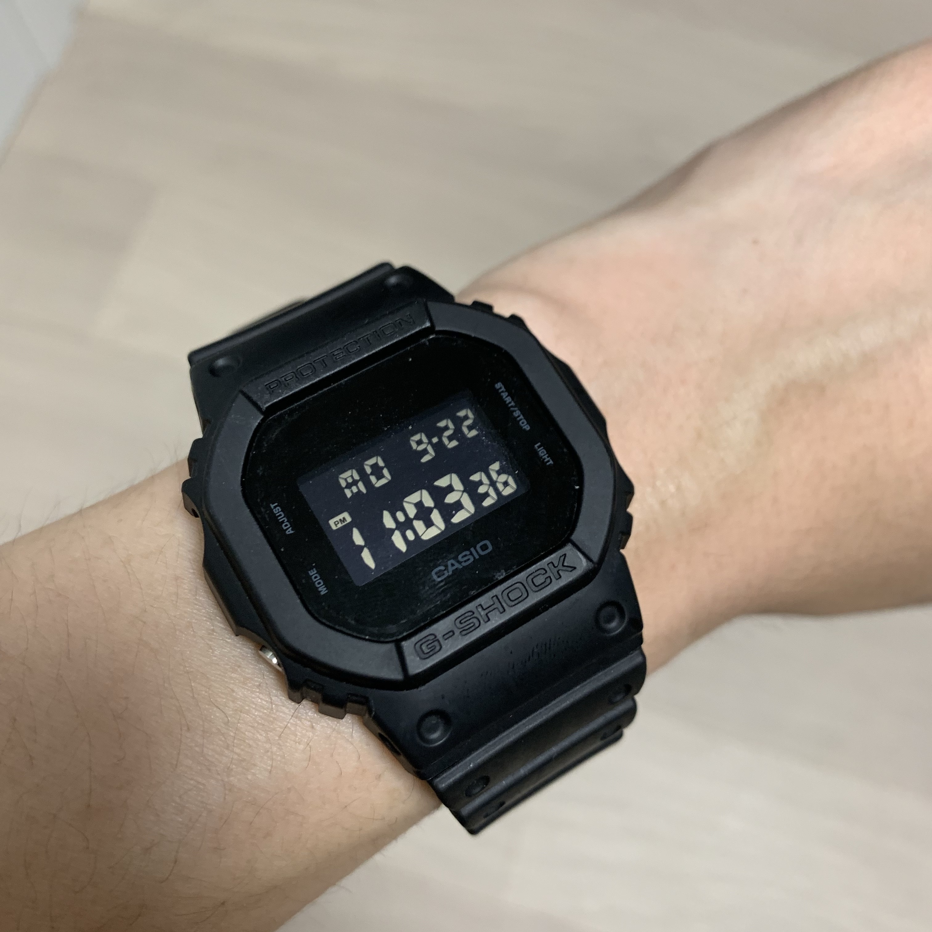 Casio G-Shock DW-5600BB-1 착용 스타일