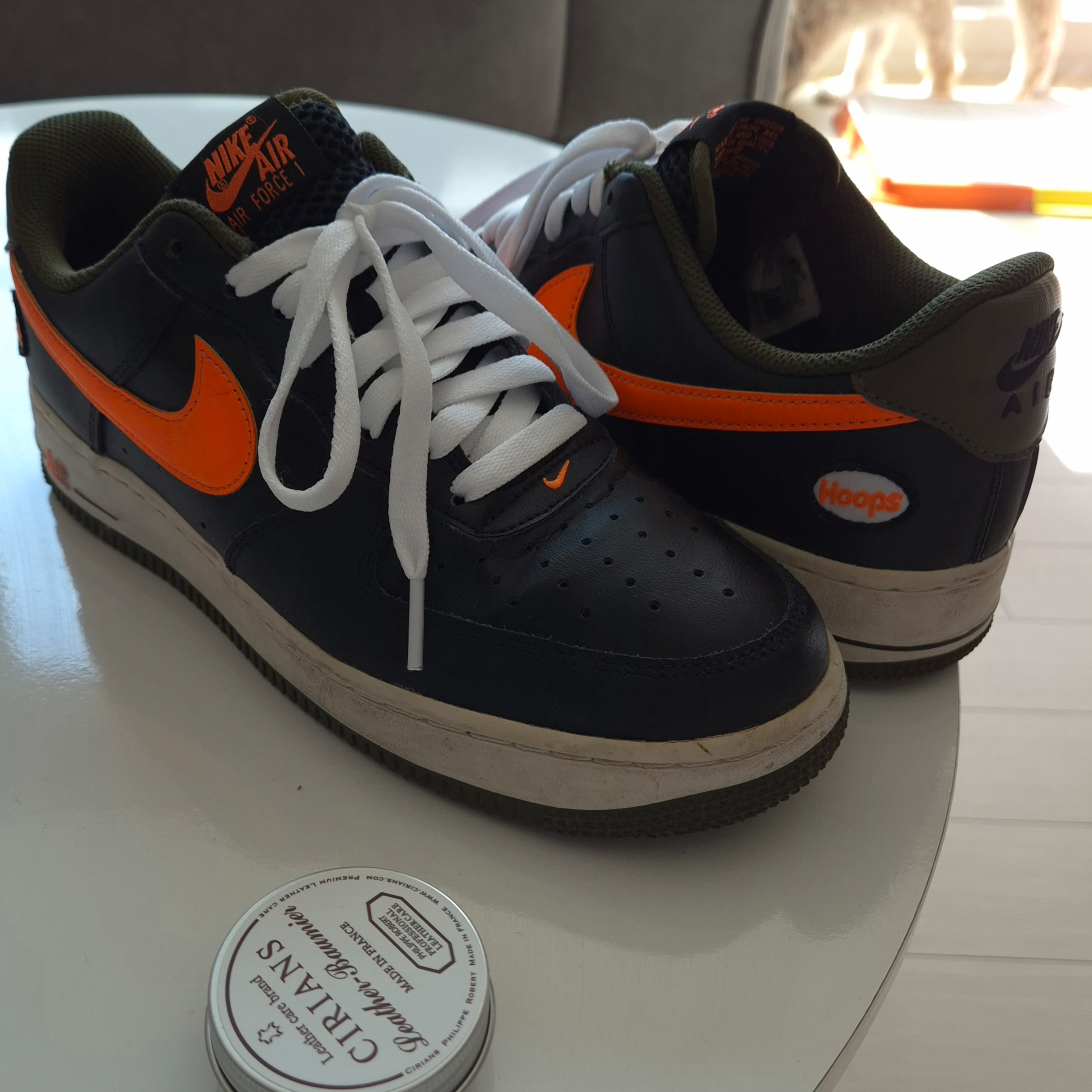 Nike Air Force 1 '07 LV8 Black Total Orange 착용 스타일
