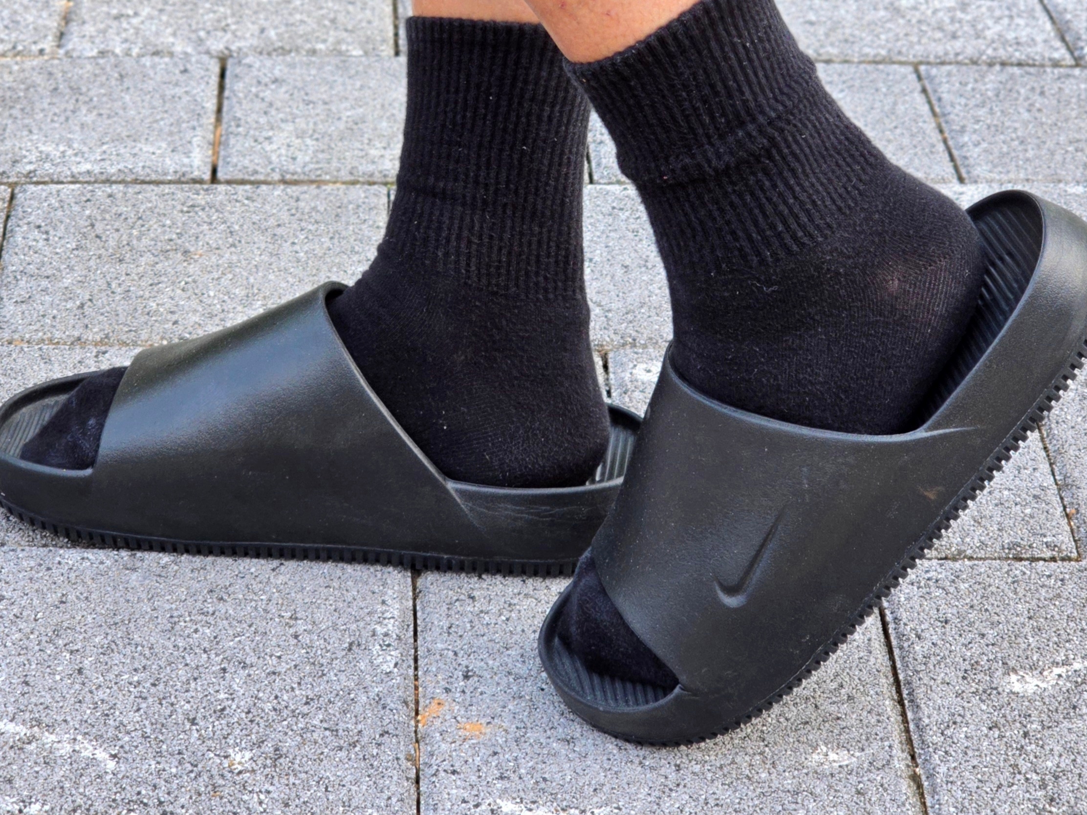Nike Calm Slide Black 착용 스타일