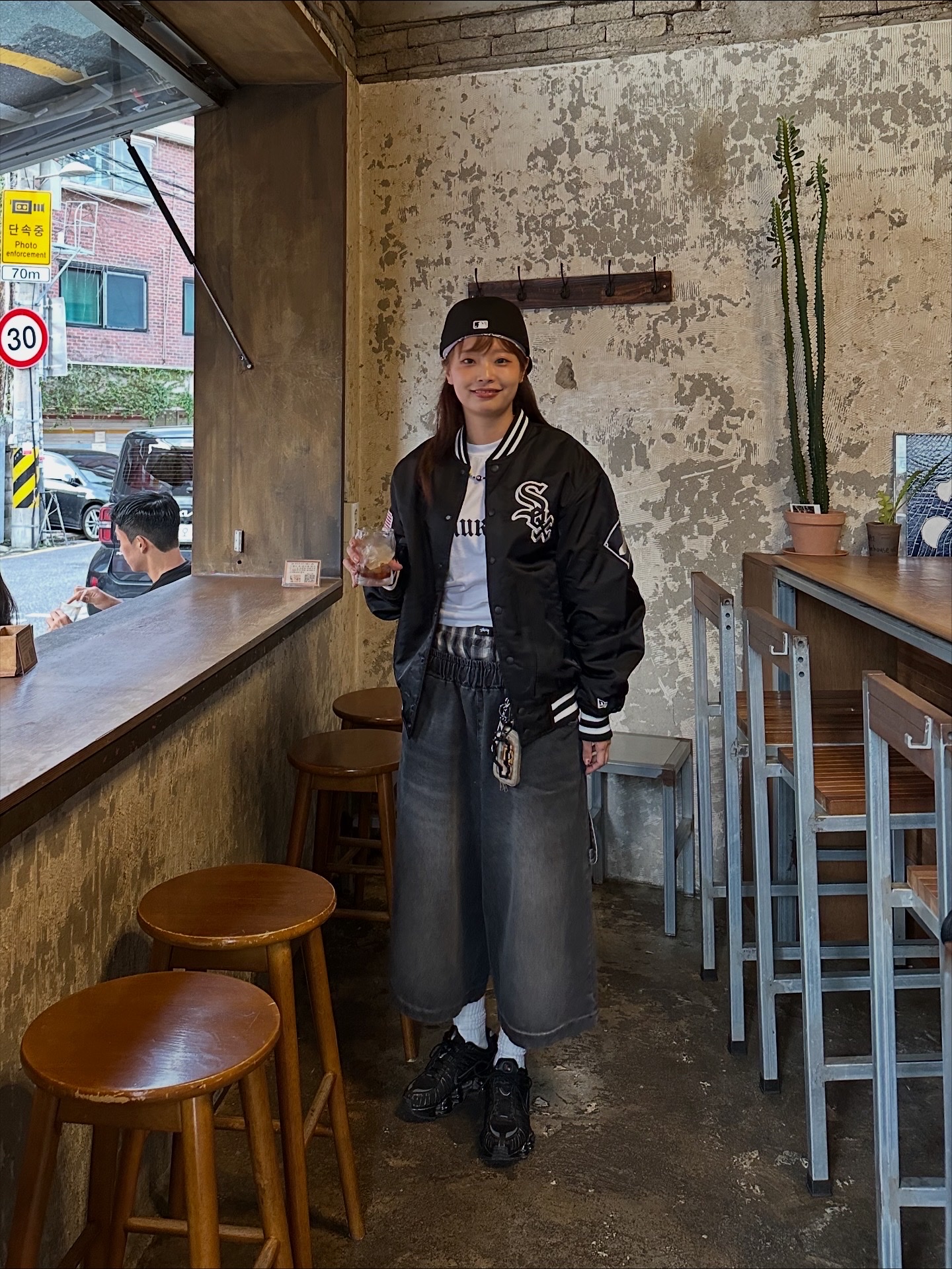 IATF x New Era White Sox Stadium Jacket Black, New Era  MLB 59Fifty Day Chicago White Sox Size Cap Black 착용 스타일 - 1