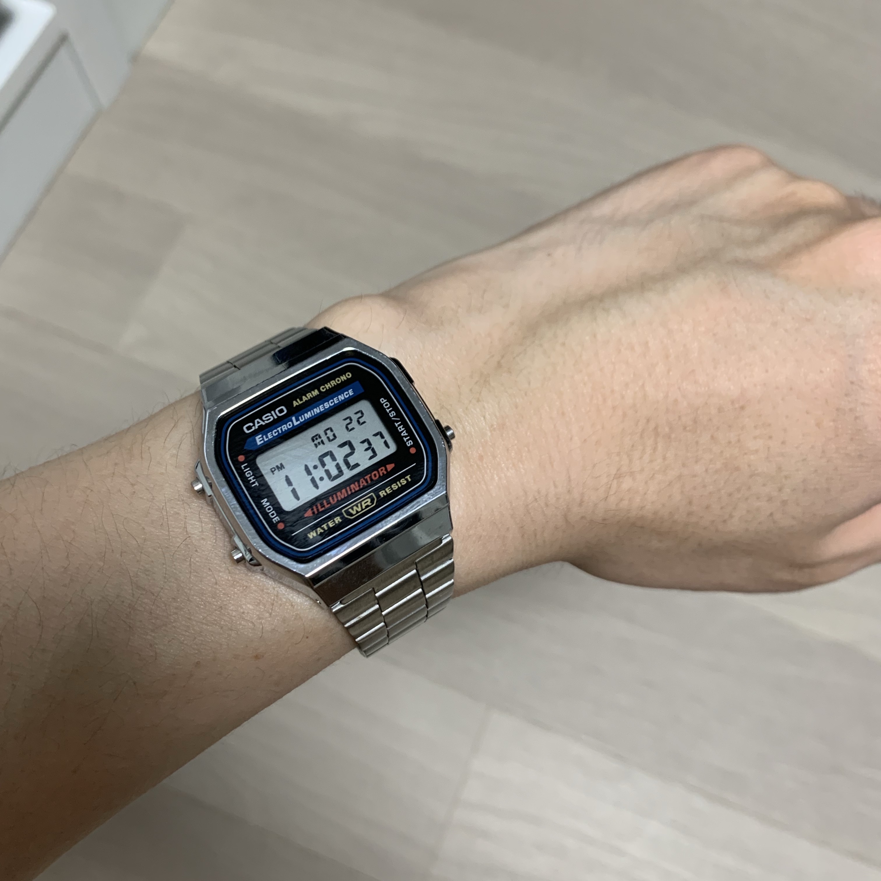 Casio A168WA-1W 착용 스타일