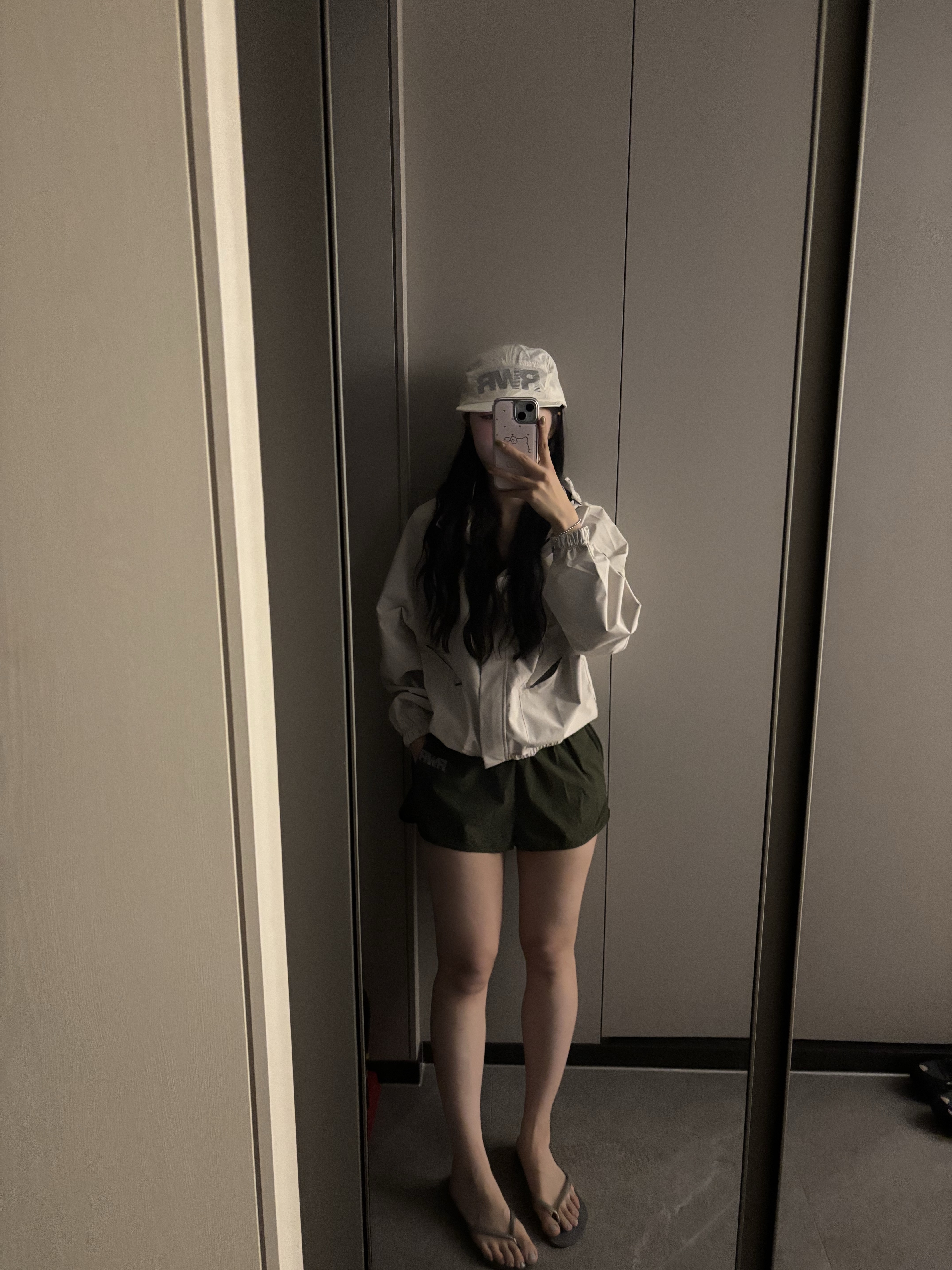 [KREAM 단독] runwhither 3inch Shorts Khaki, [KREAM 단독] runwhither Trail Cap Cream 착용 스타일 - 3