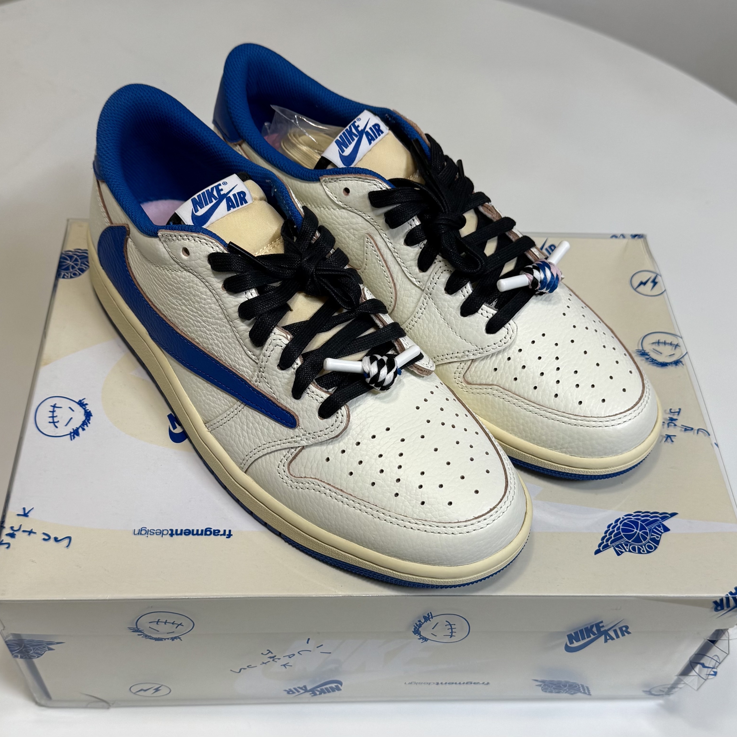 Jordan 1 x Travis Scott x Fragment Retro Low OG SP Sail Military Blue, Nike x Tom Sachs Mars Yard Shoe 3.0 Space Camp 착용 스타일 - 2