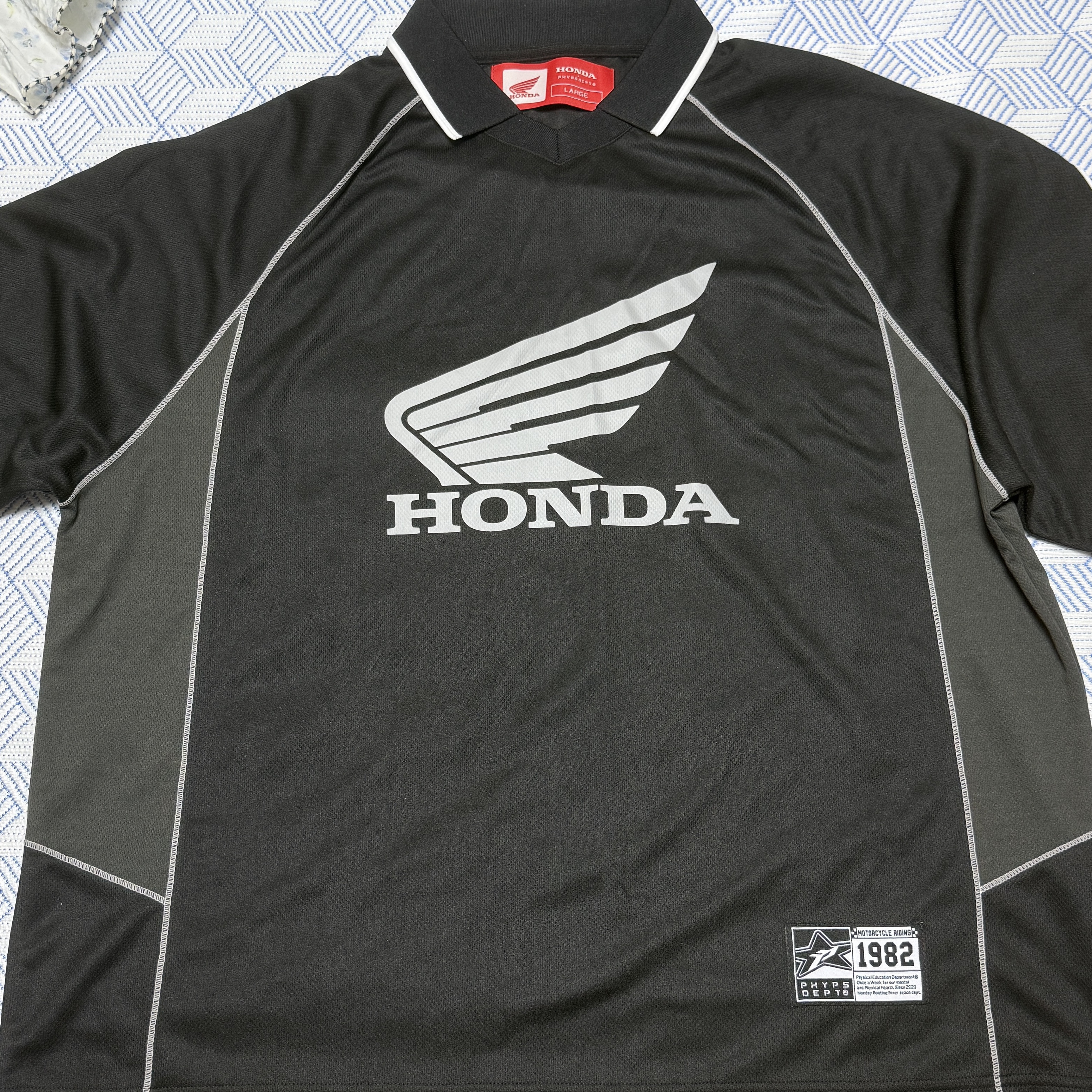 [KREAM 단독] Honda Mesh Jersey V Neck Short Sleeve Black 착용 스타일