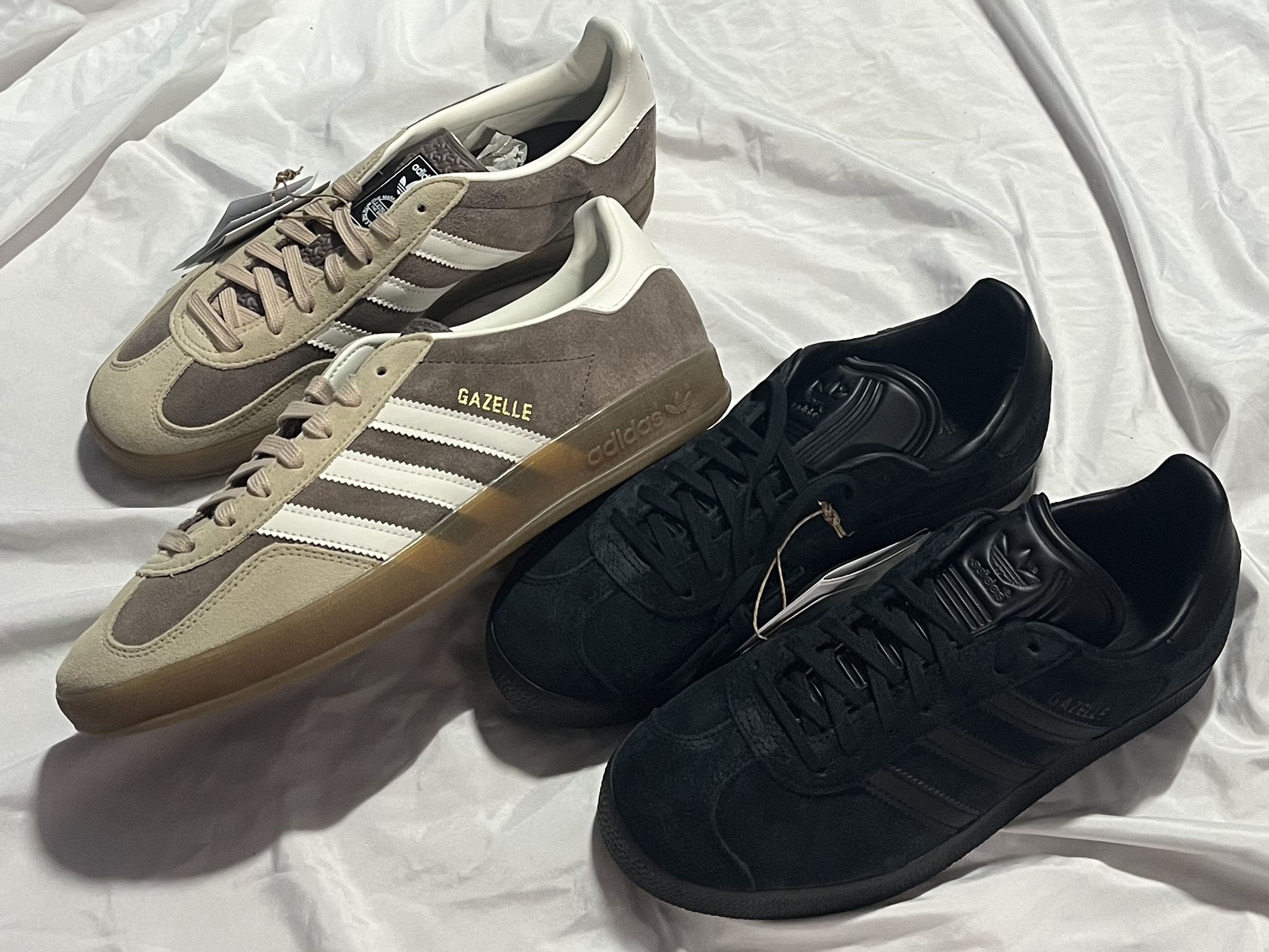 Adidas Gazelle Indoor Earth Strata Cloud White, Adidas Gazelle Triple Black 착용 스타일