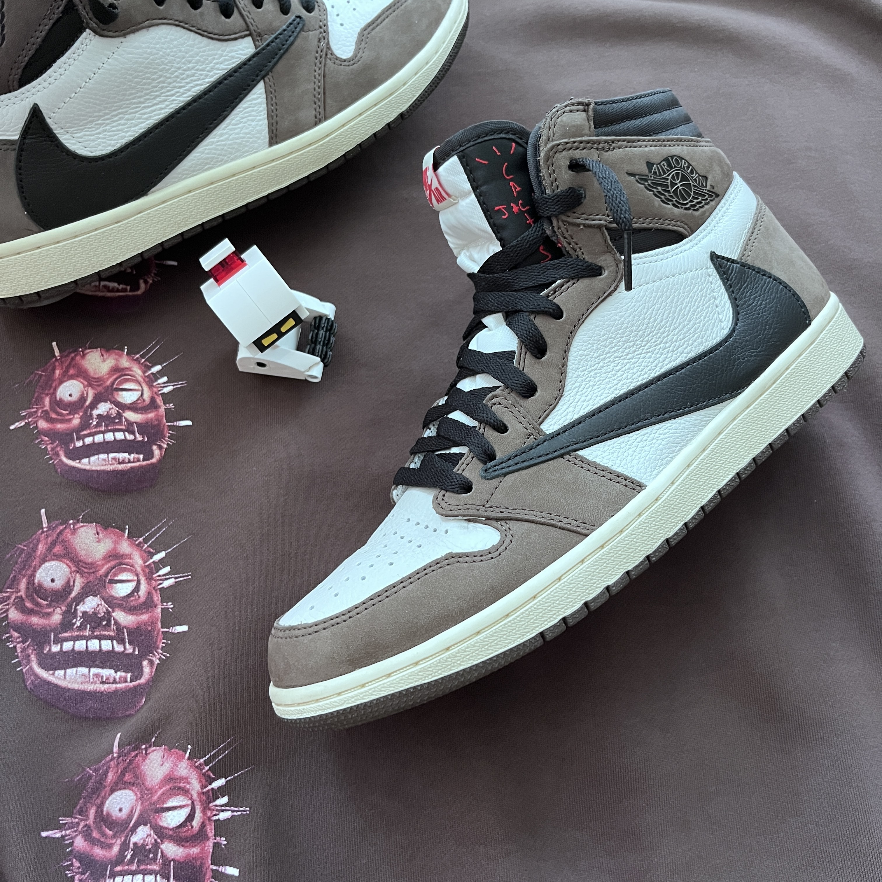 Jordan 1 x Travis Scott Retro High OG SP Mocha 착용 스타일