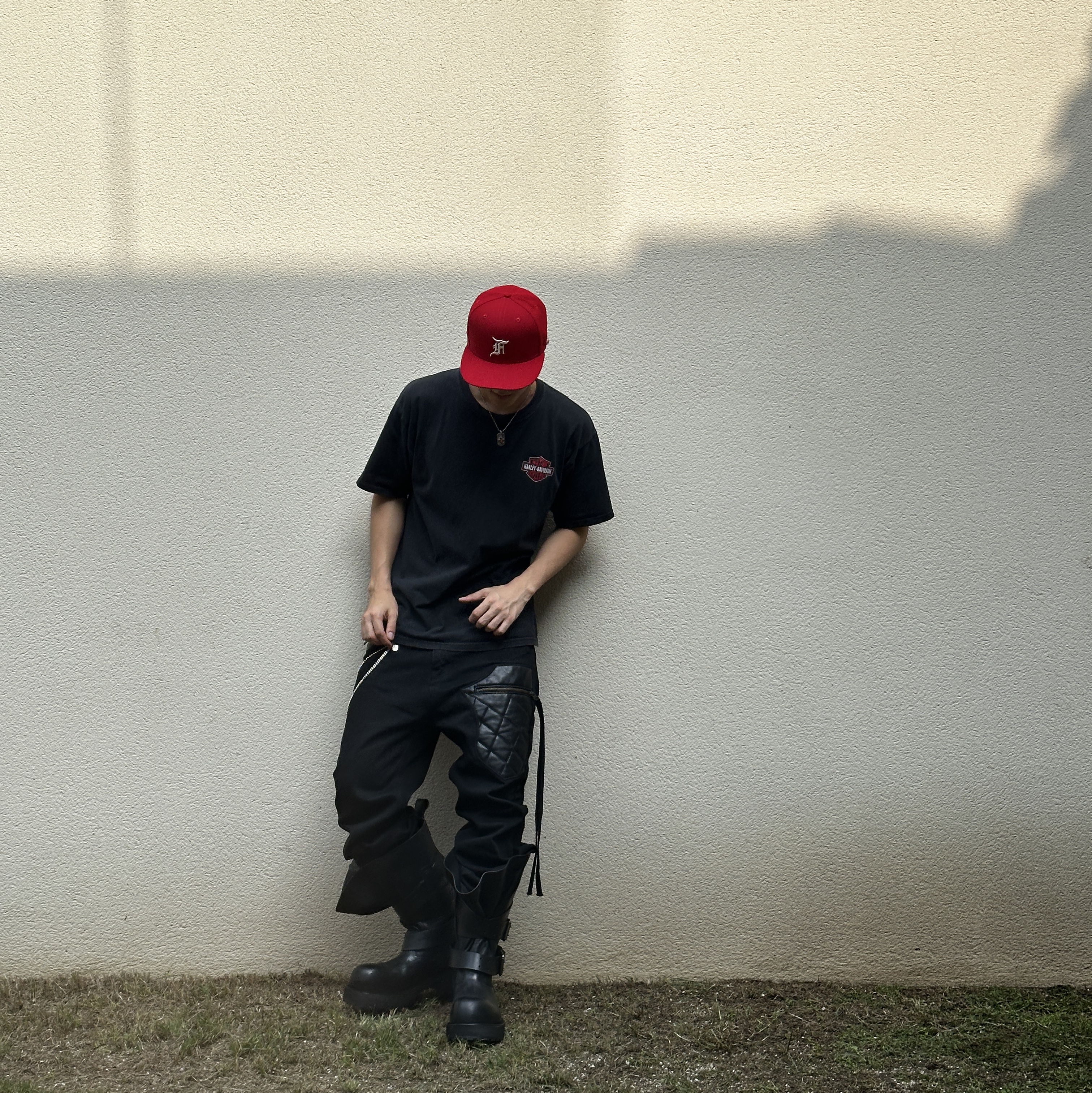 New Era x Fear of God 59FIFTY Cincinnati Reds Fitted Cap Red, Balenciaga Venom High Boot Black 착용 스타일 - 1