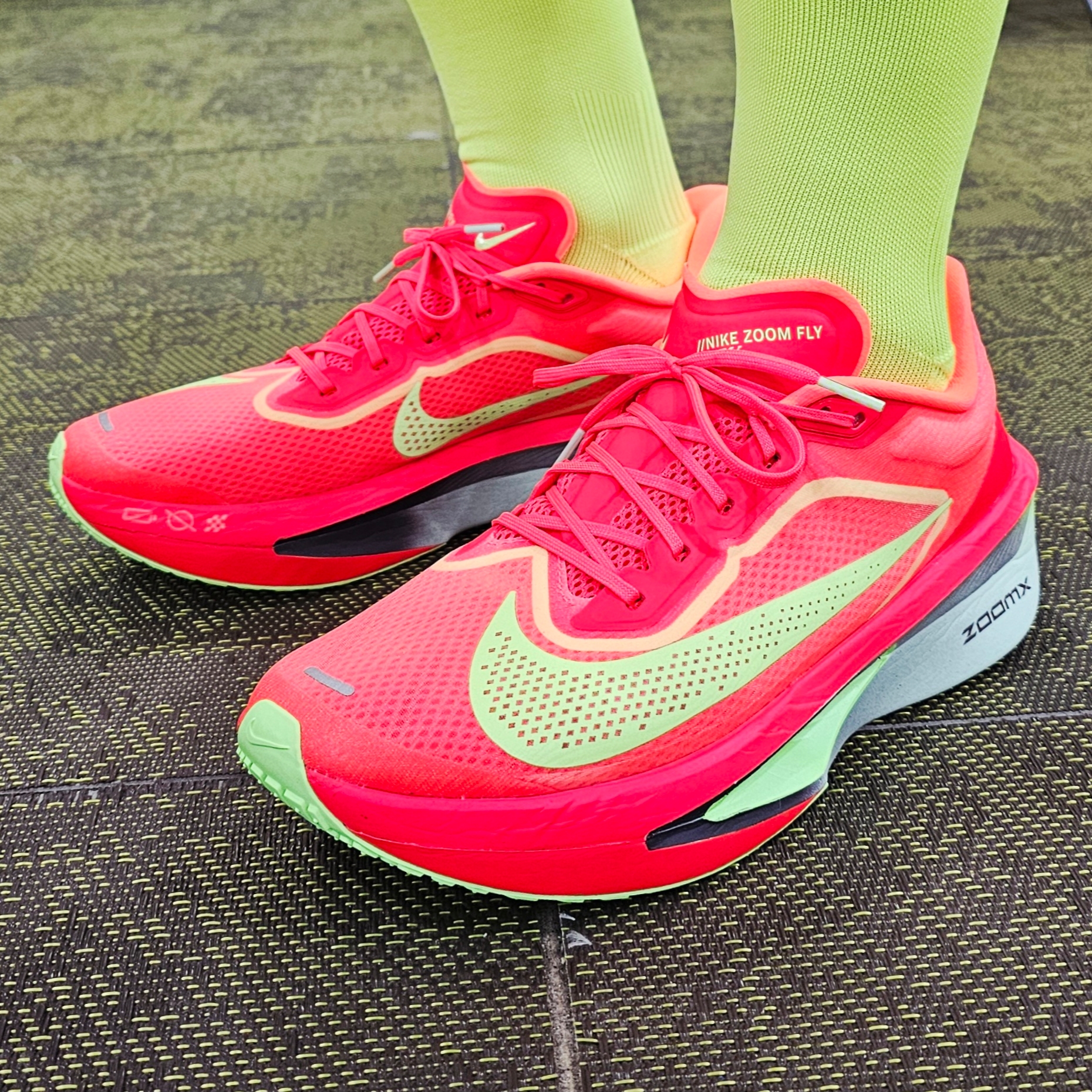 Nike Zoom Fly 6 Bright Crimson Lime Blast 착용 스타일 - 2