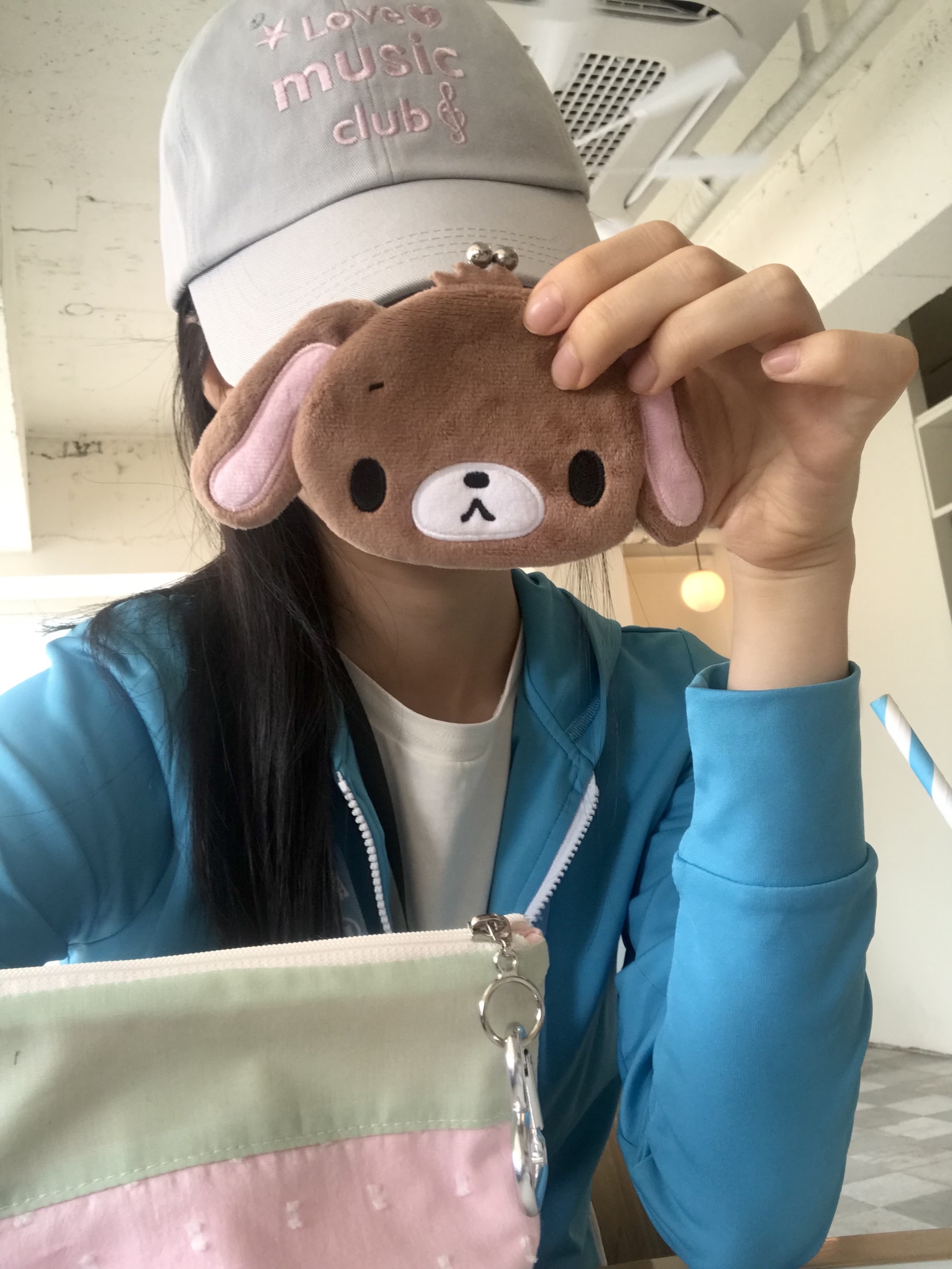 Isummerly Love Music Club Ball Cap Gray, [KREAM 단독] Isummerly Love Berry Pouch Pink 착용 스타일 - 1