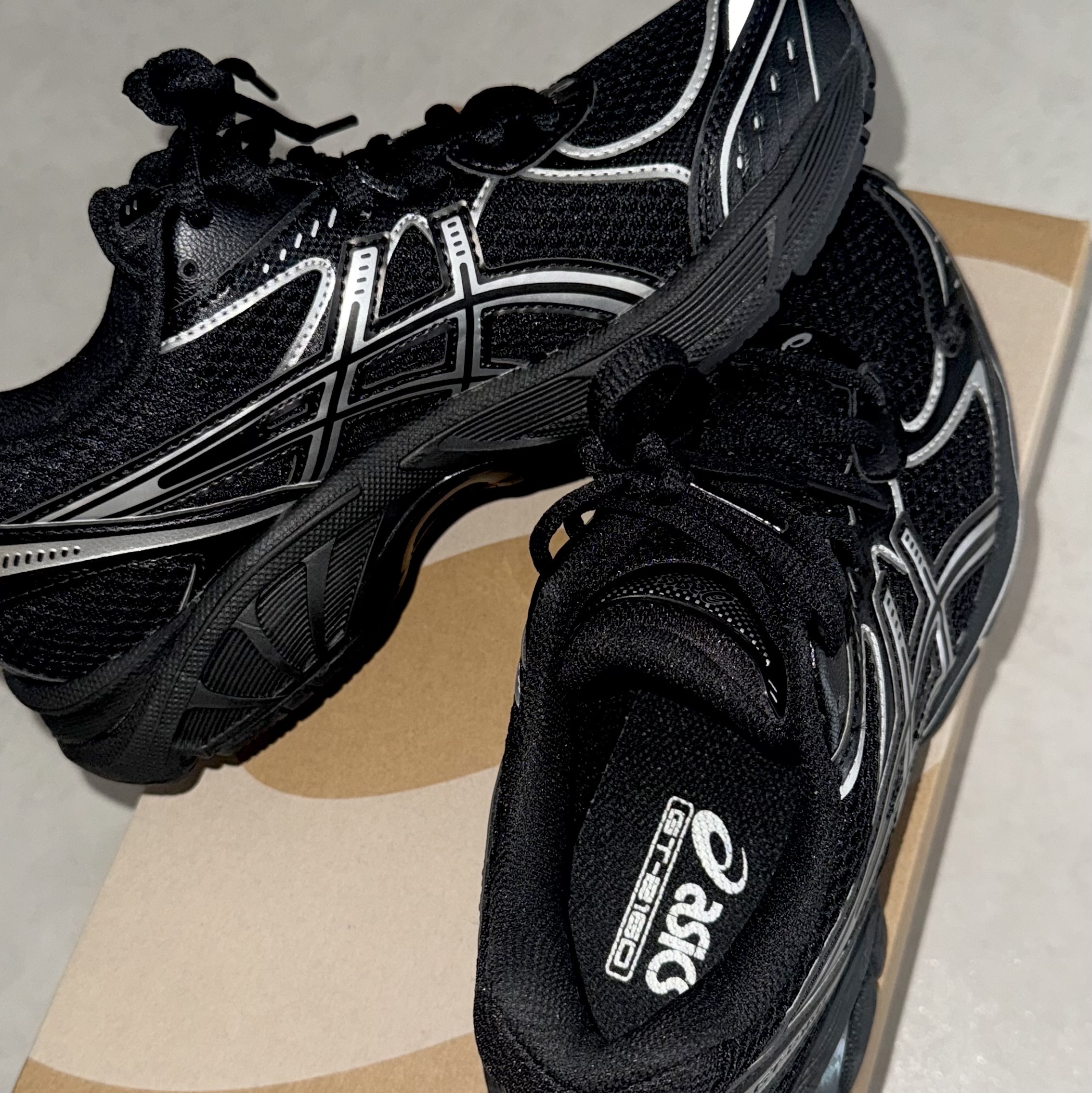 Asics GT-2160 Black Pure Silver 착용 스타일 - 1