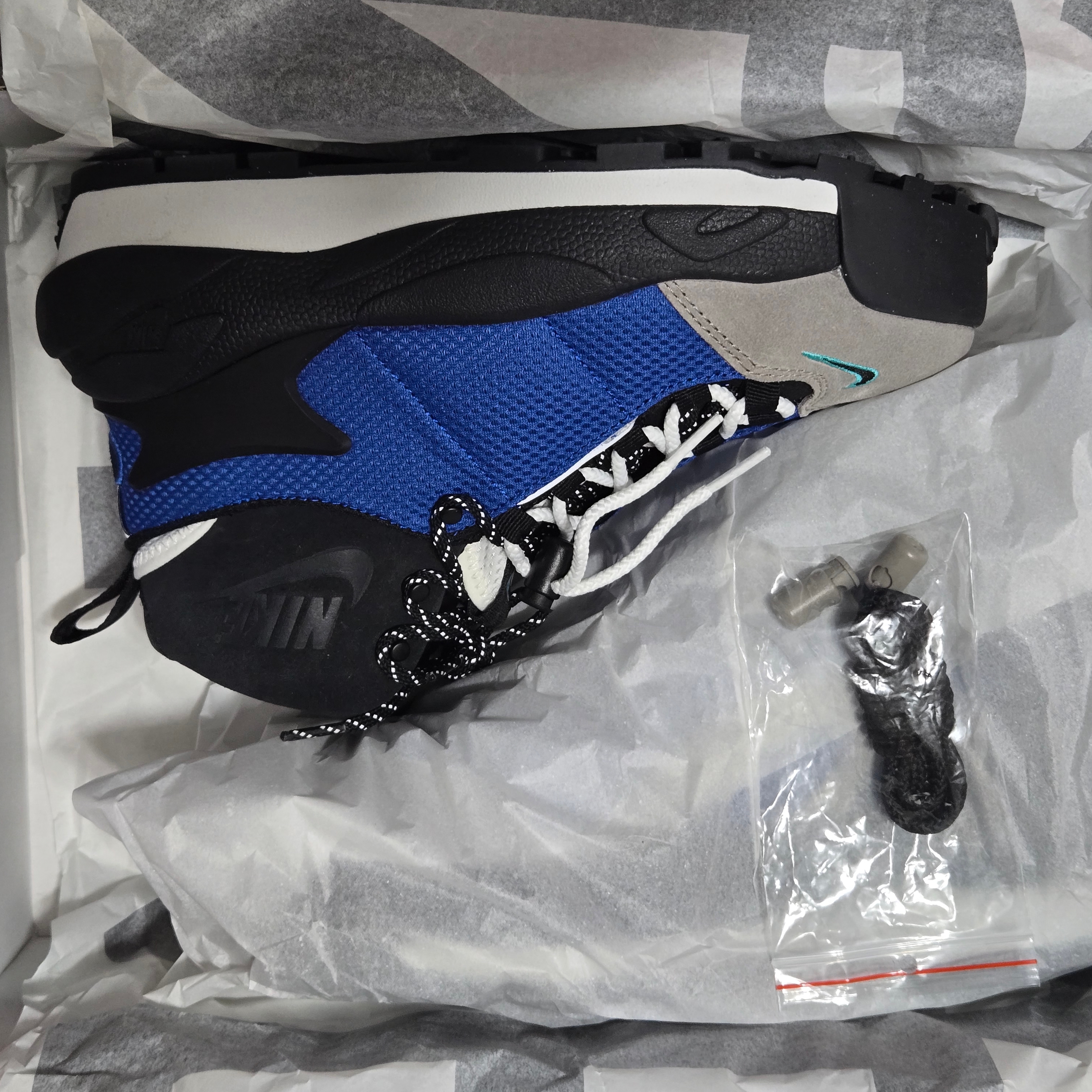 Nike x Sacai Magmascape SP Varsity Royal 착용 스타일