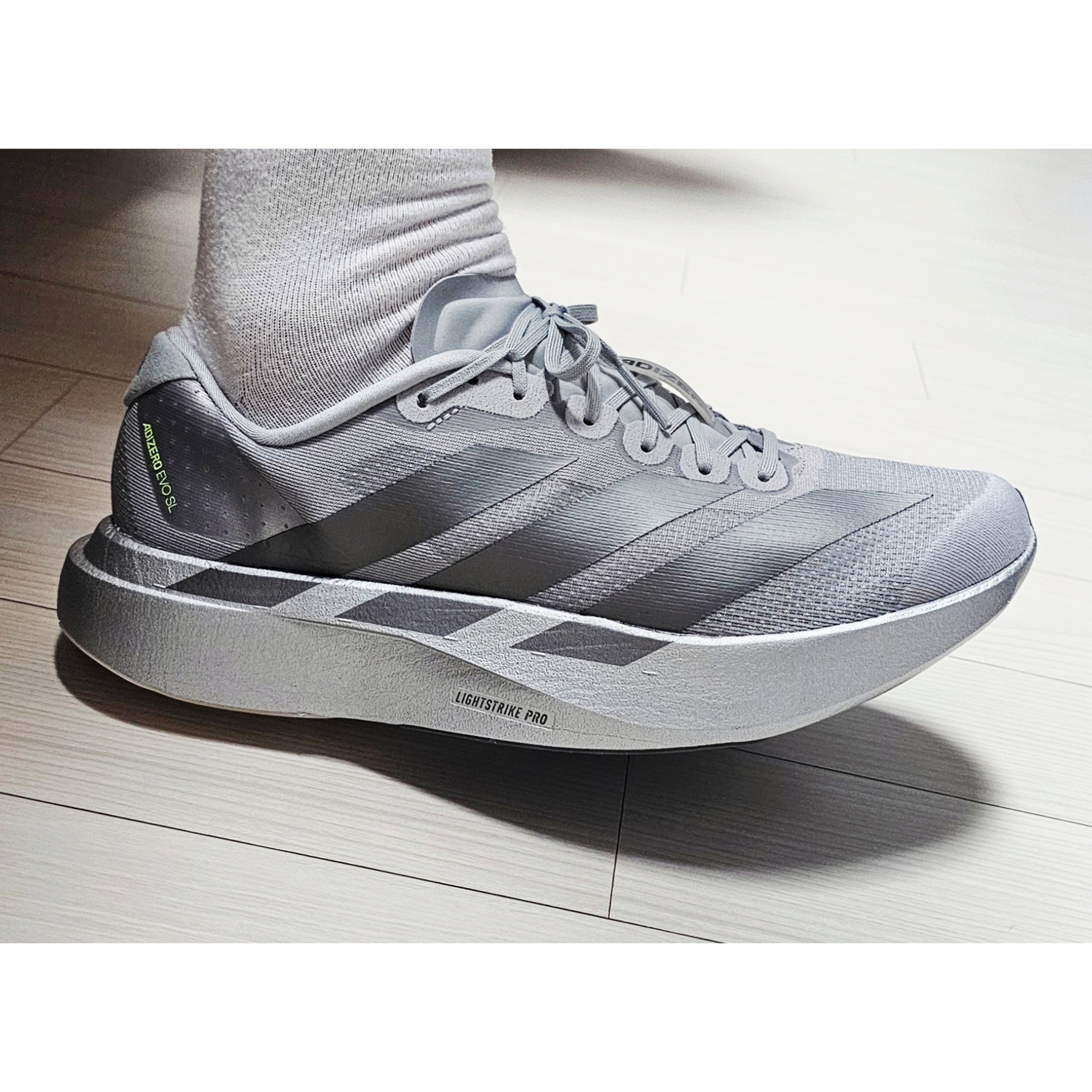 Adidas Adizero EVO SL Silver Metallic Iron Metallic 착용 스타일
