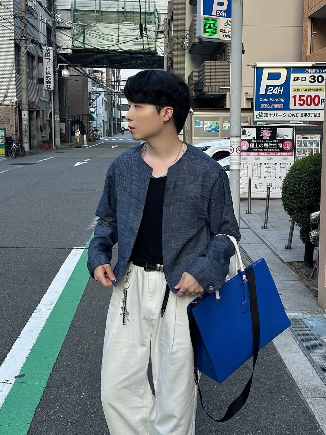 Ajobyajo PBA White Pearl Necklace Silver, Ader Error Wide Blue Bag Blue 착용 스타일 - 3