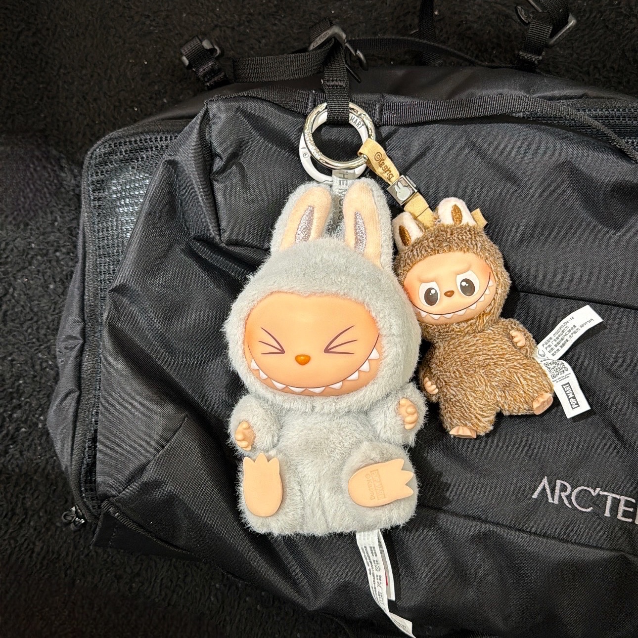 Pop Mart Labubu The Monsters Pin For Love Series Vinyl Plush Pendant (N-Z) & (Opened Case), Pop Mart Labubu Let's Play Together Doll Series Hehe Keyring (Opened Case) 착용 스타일