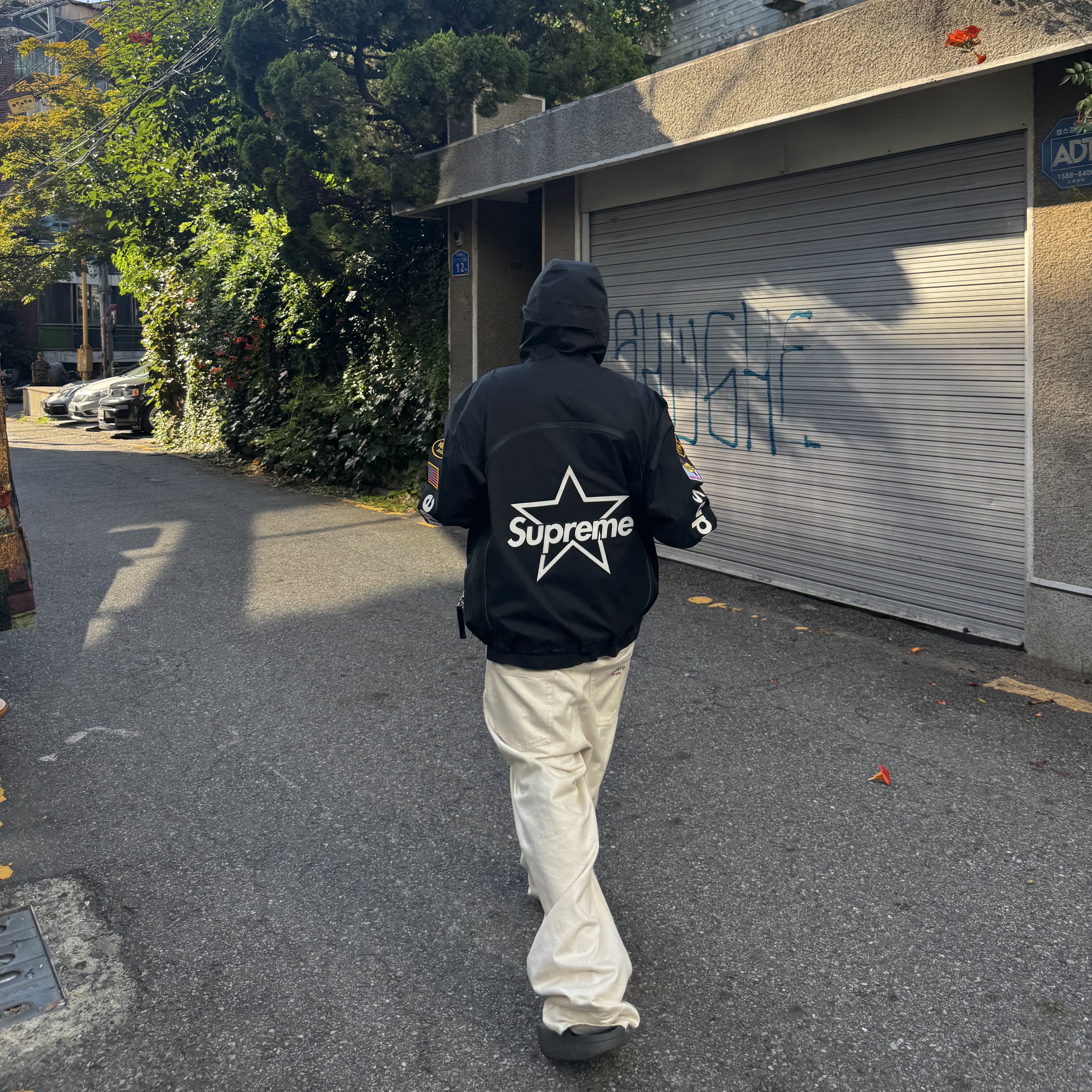 Supreme x Vanson Leathers Gore-Tex Shell Jacket Black - 25FW, Supreme Baggy Selvedge Jean Natural - 25FW 착용 스타일