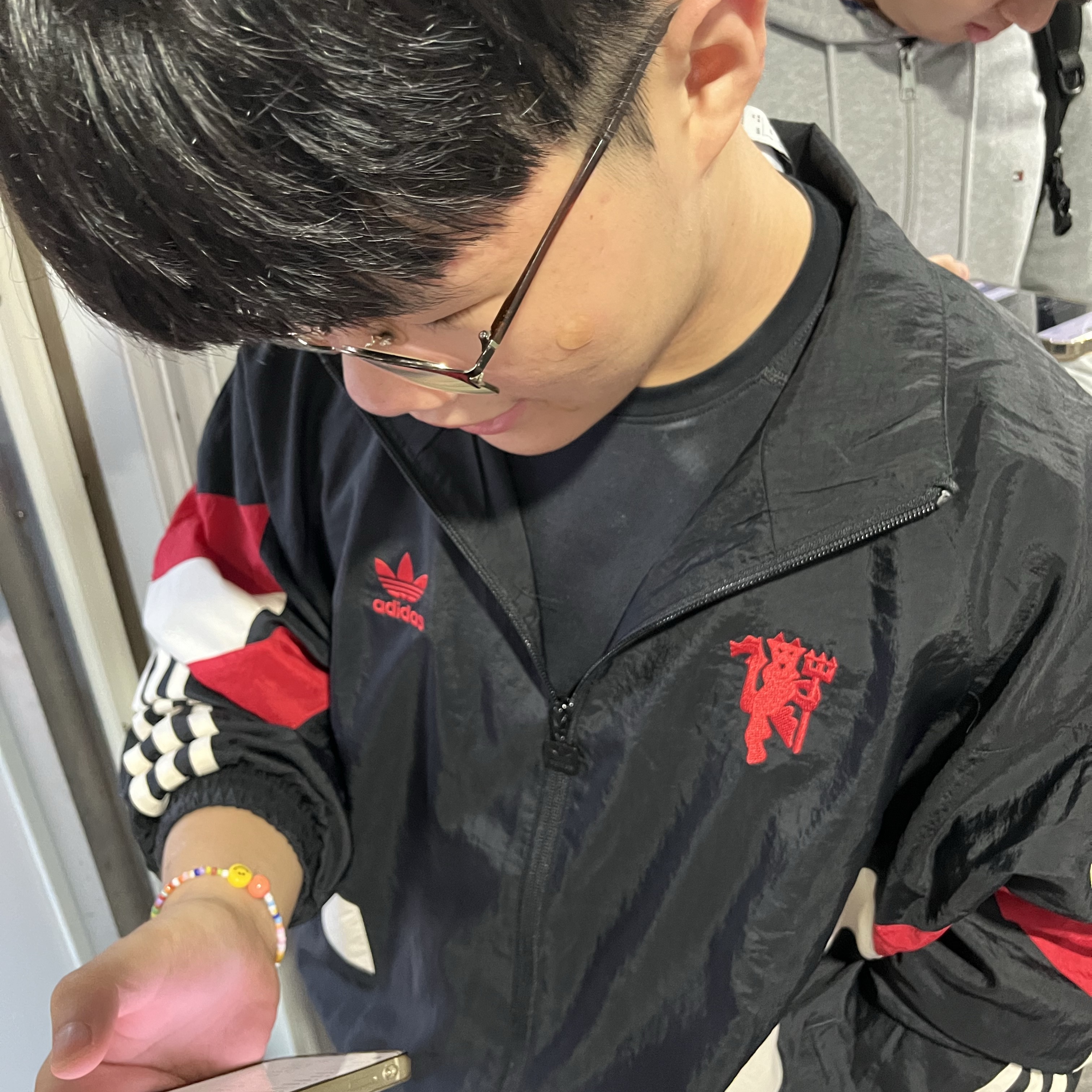 Adidas Manchester United Originals Track Top Black Red - KR Sizing 착용 스타일