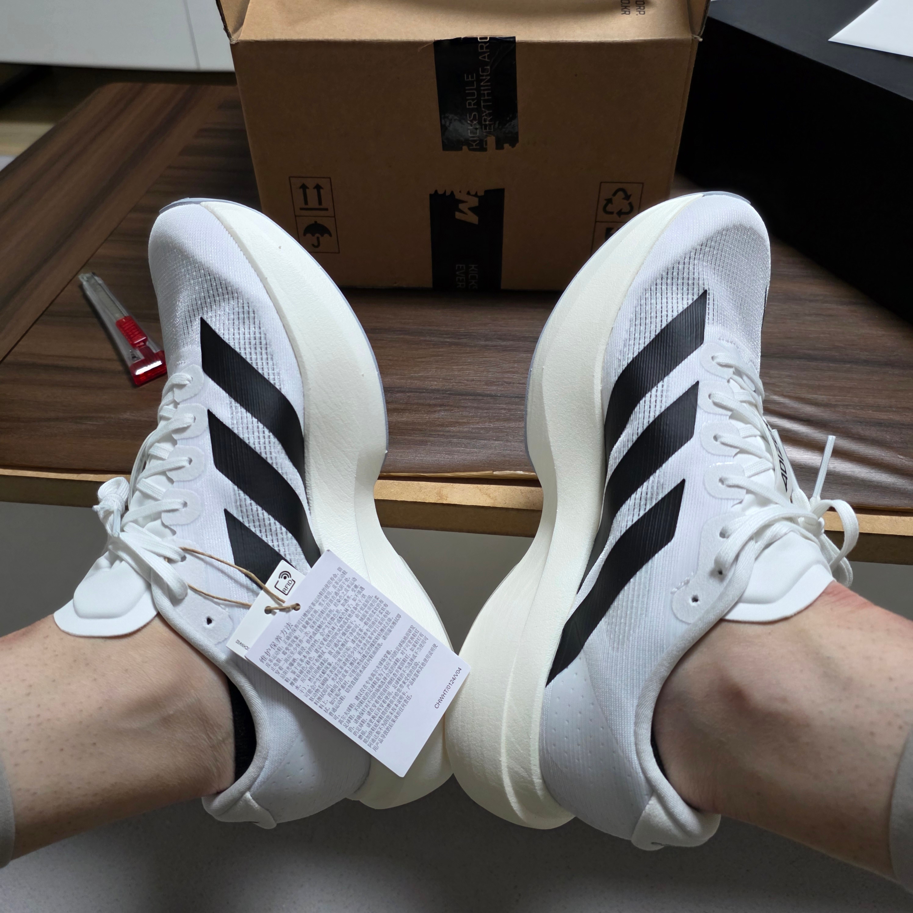 Adidas Adizero EVO SL Cloud White Core Black 착용 스타일
