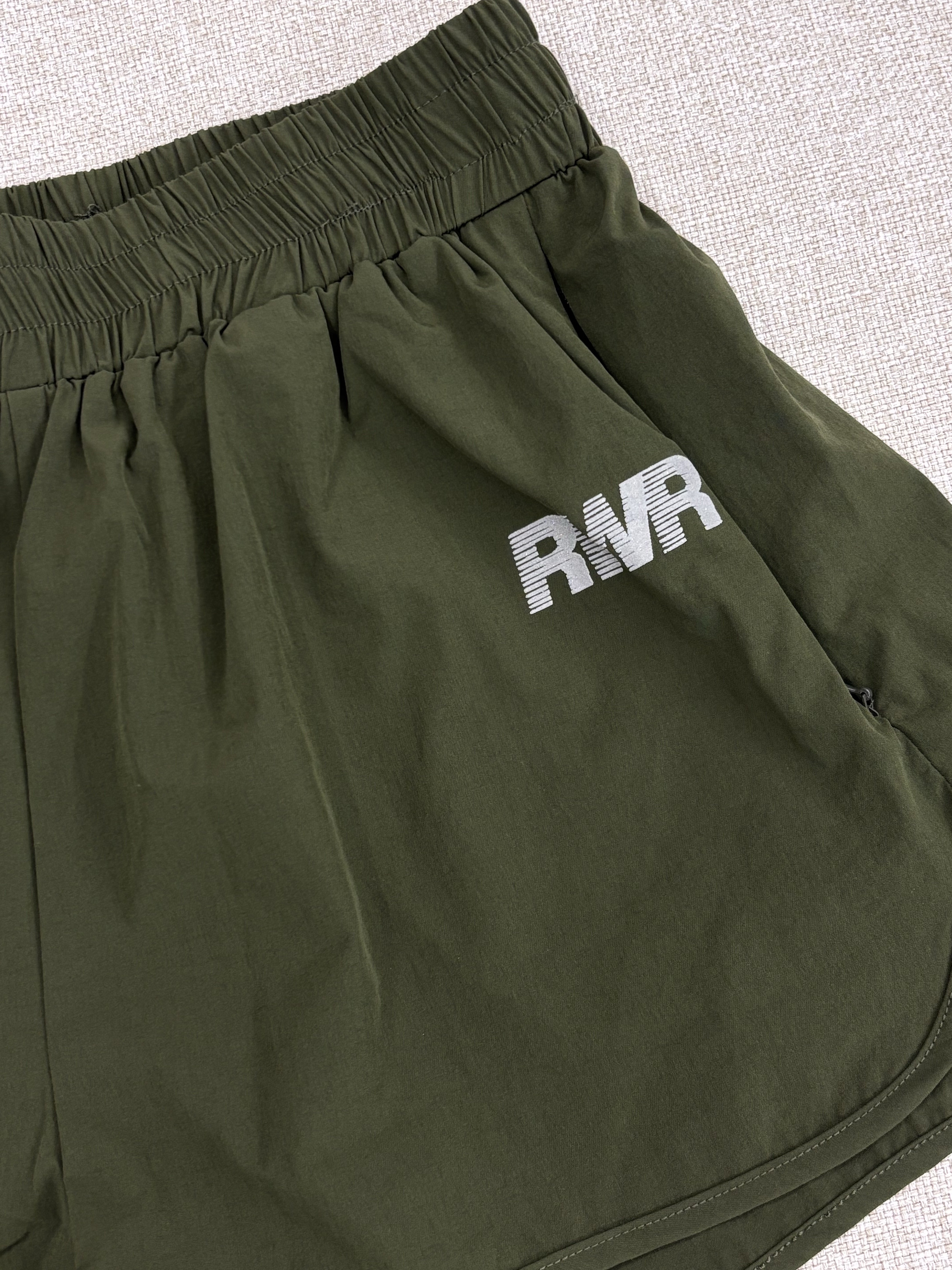 [KREAM 단독] runwhither 3inch Shorts Khaki, [KREAM 단독] runwhither Trail Cap Cream 착용 스타일 - 2