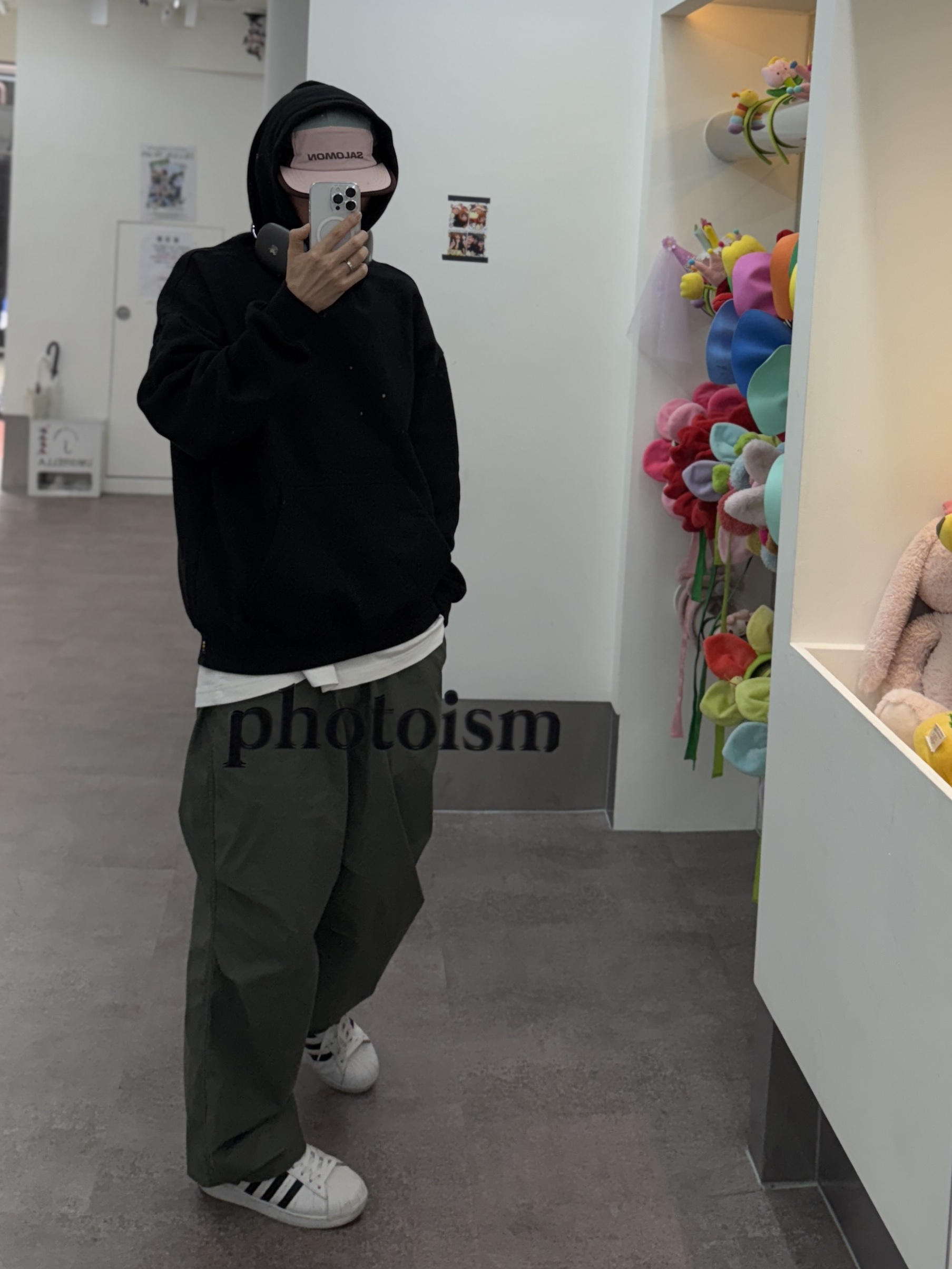 Adidas Superstar White Black, Uniqlo C Wide Parachute Pants Olive - KR 착용 스타일 - 5