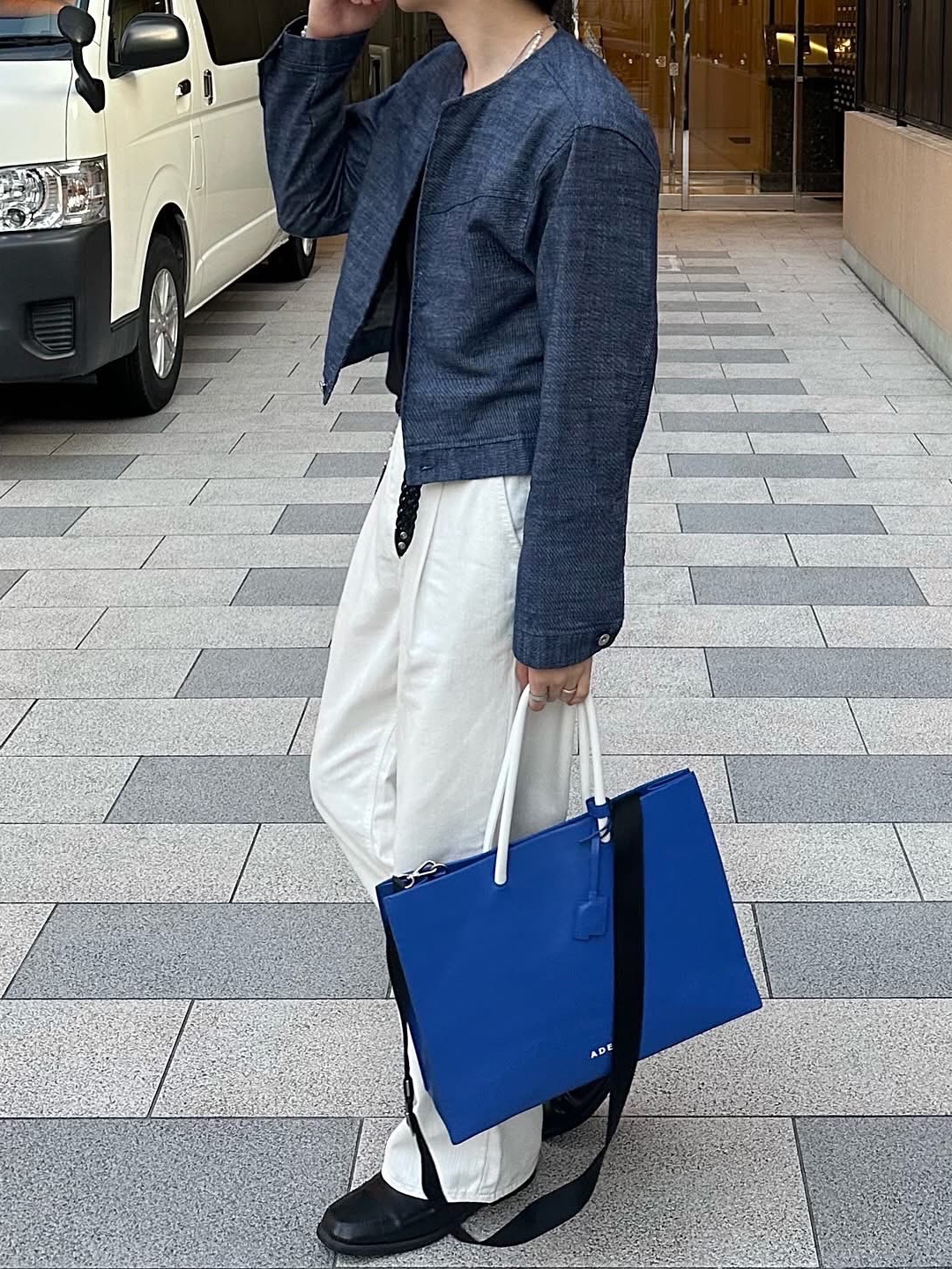 Ajobyajo PBA White Pearl Necklace Silver, Ader Error Wide Blue Bag Blue 착용 스타일 - 6