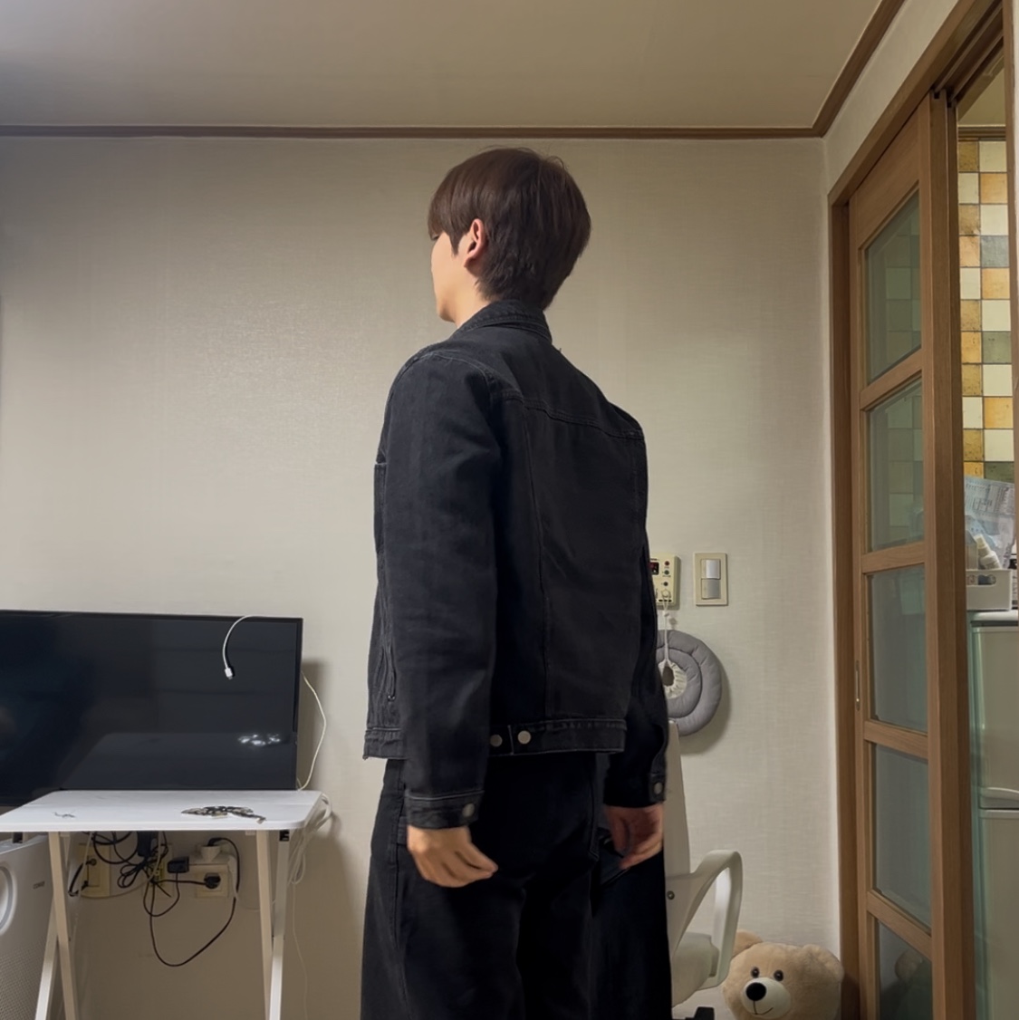Suade Baggy Denim Black 착용 스타일 - 1