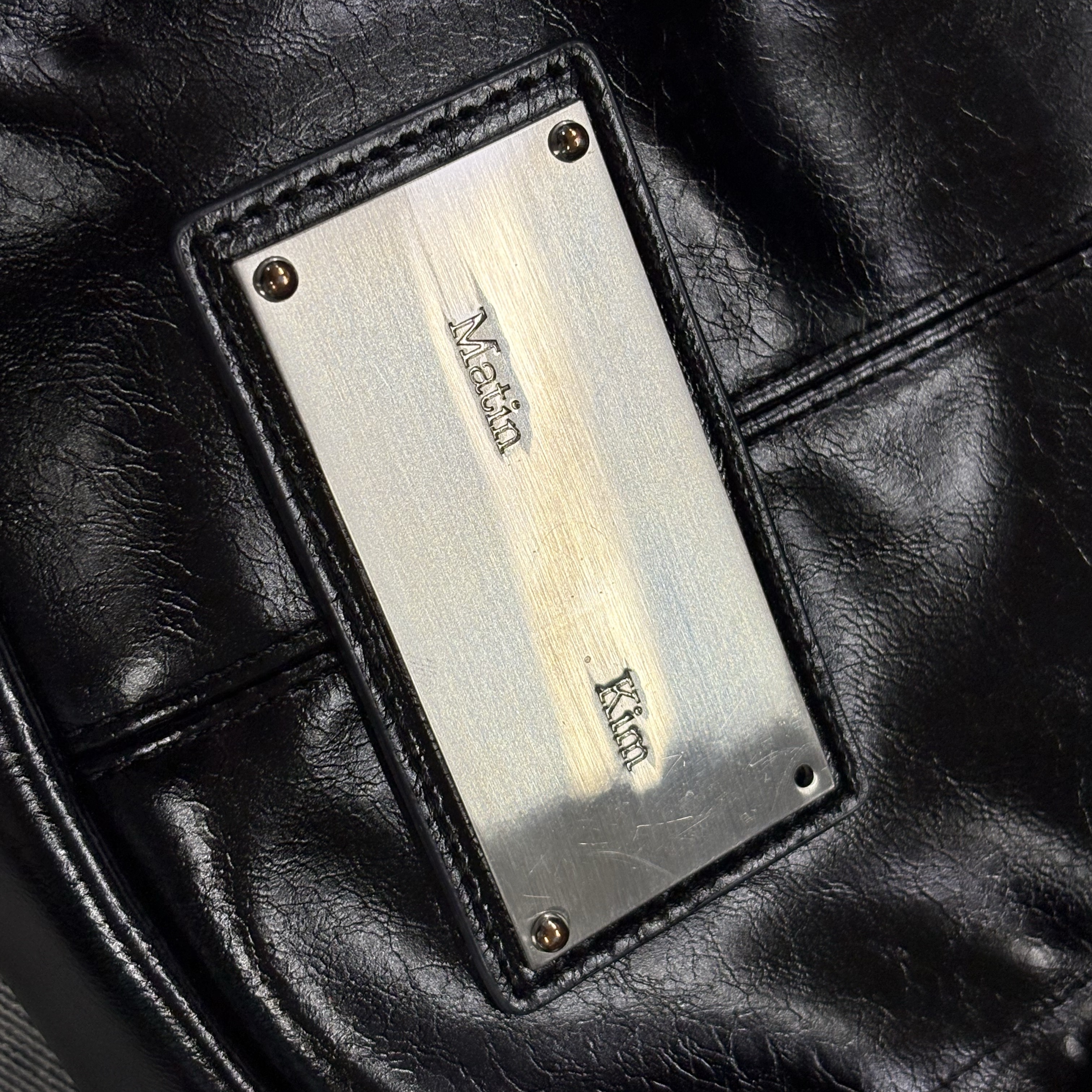 Matin Kim Half Shirring Ribbon Round Bag Black 착용 스타일 - 5