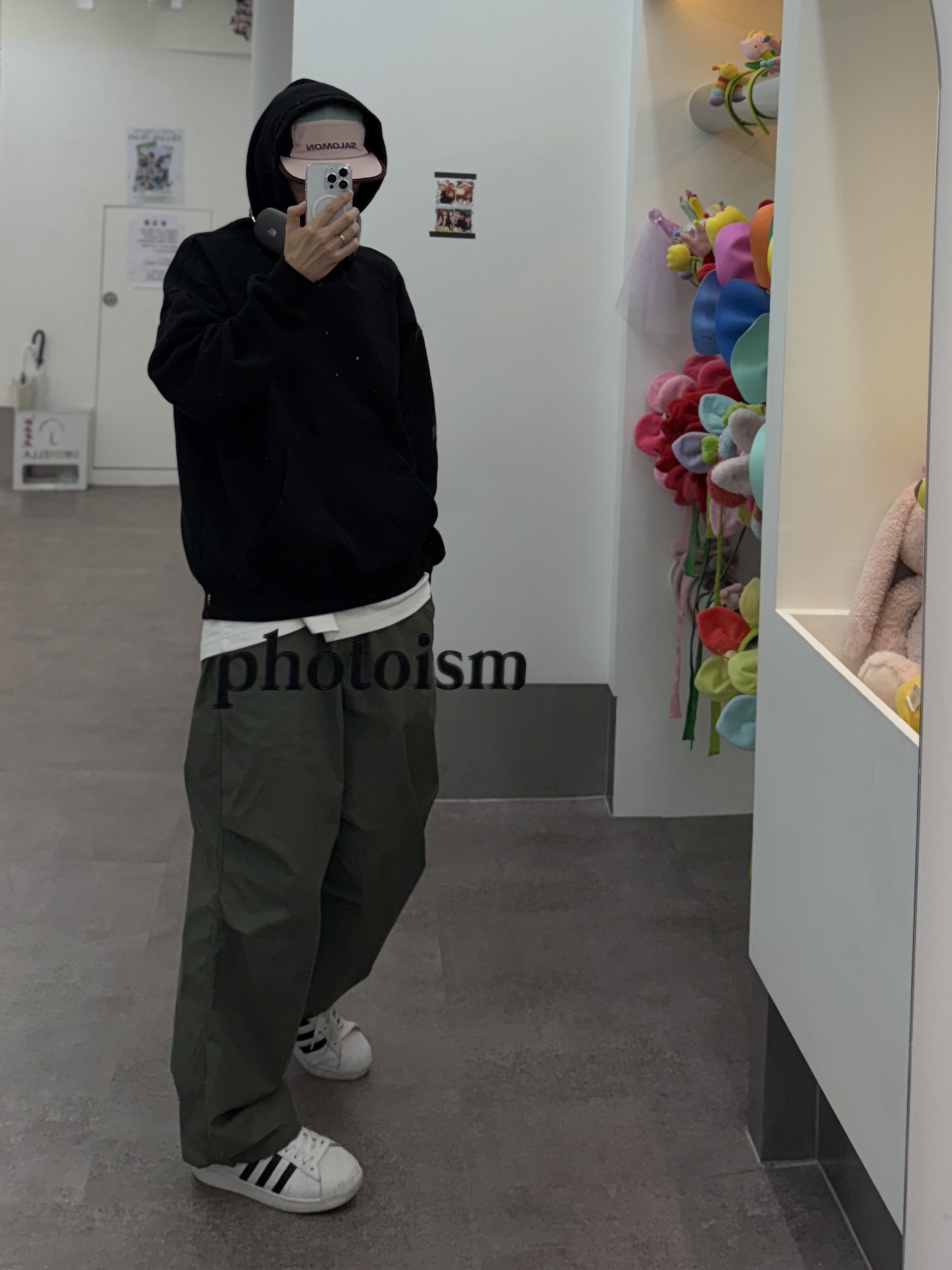 Adidas Superstar White Black, Uniqlo C Wide Parachute Pants Olive - KR 착용 스타일 - 1