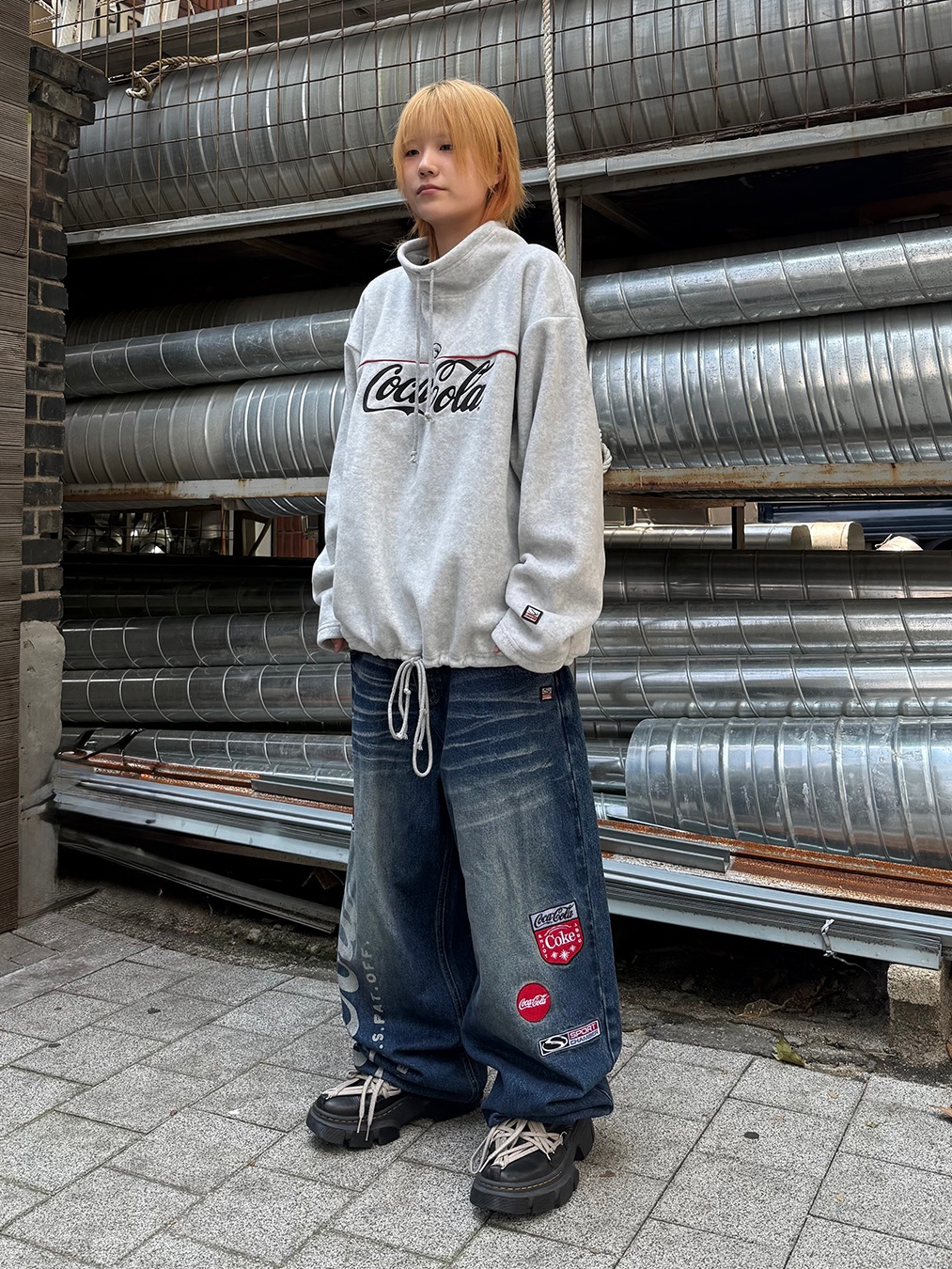 SPORT CHAMBER x Coca-Cola Cargo Pants Black, SPORT CHAMBER x Coca-Cola Sweater Black 착용 스타일 - 2