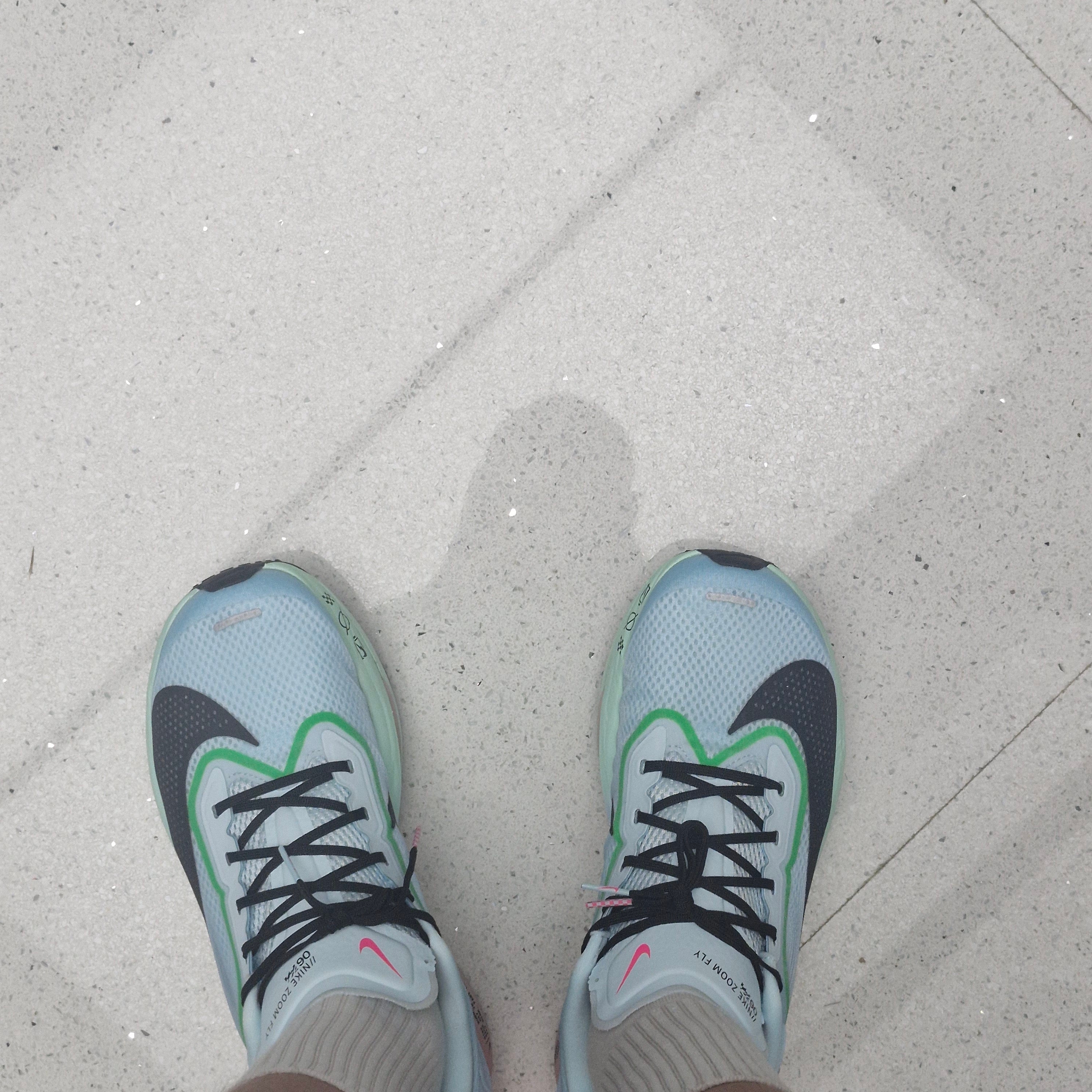 Nike Zoom Fly 6 Glacier Ice Hyper Pink 착용 스타일