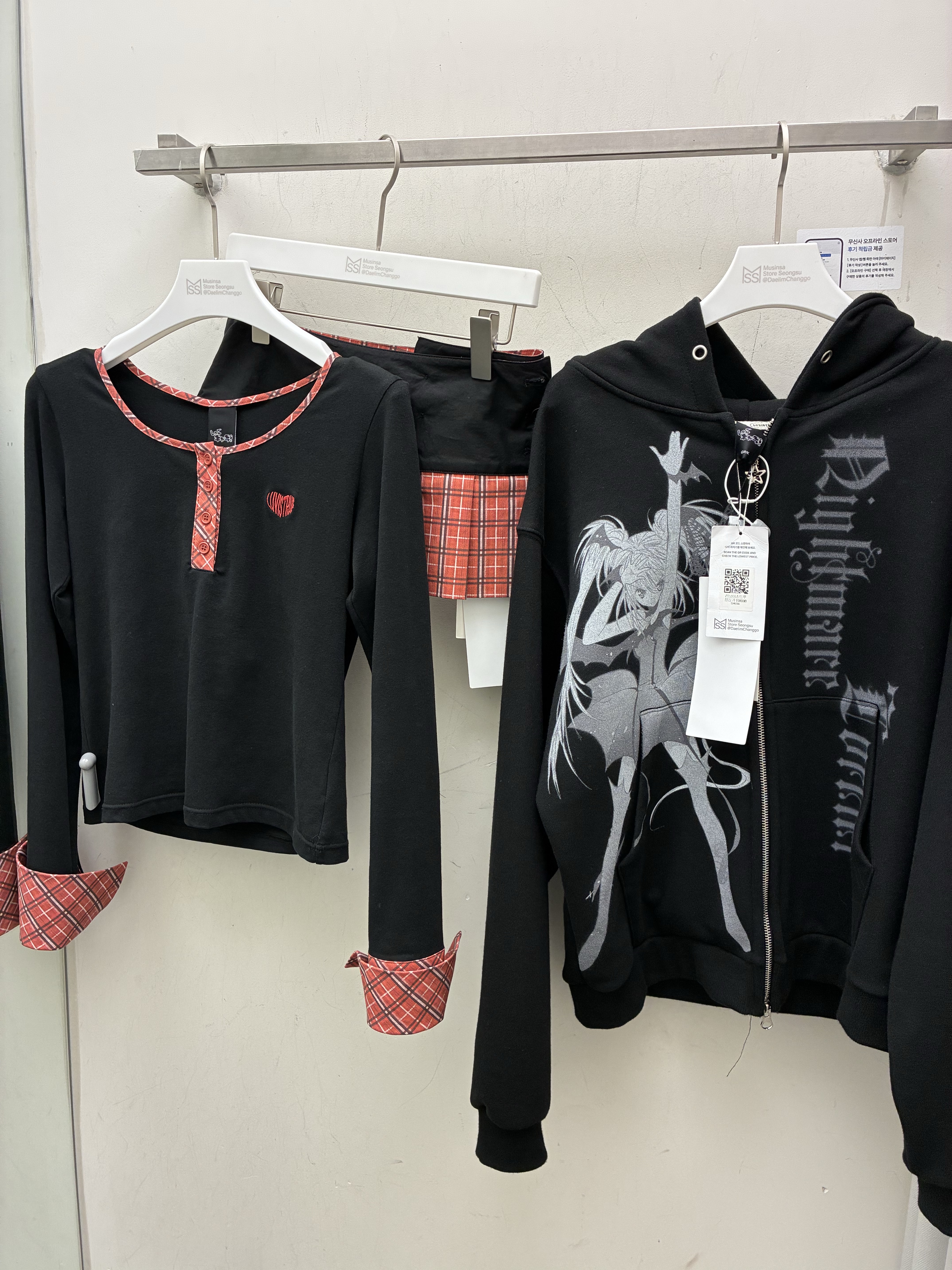 Luvistrue x Shugo Chara Check Sleeve T-Shirt Black, Luvistrue x Shugo Chara Check Skirt Red 착용 스타일 - 3