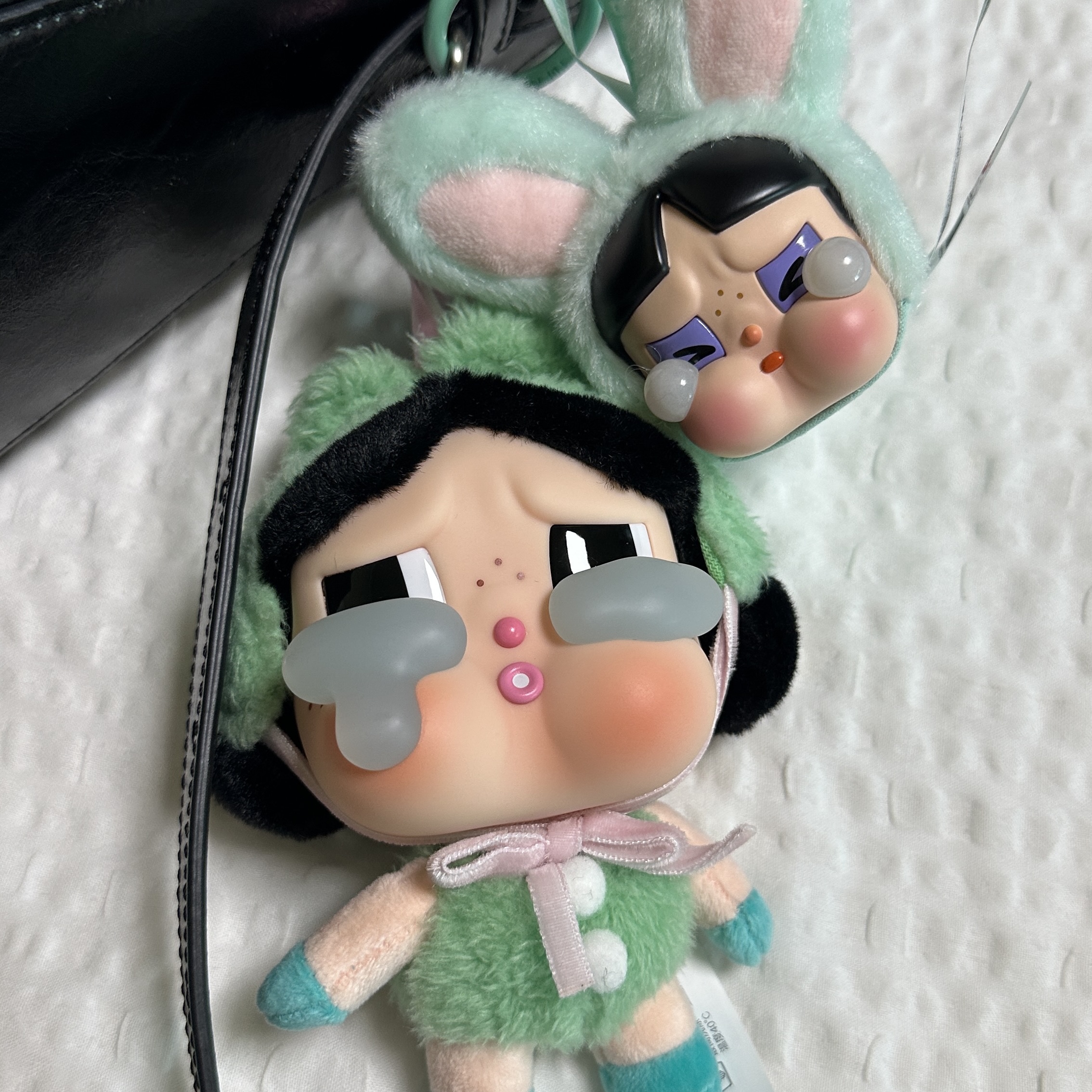 Pop Mart Crybaby x Powerpuff Girls Series Keyring Sealed Case (1 Blind Box), Pop Mart Crybaby Crying Again Series Plush Keyring Sealed Case (1 Blind Box) 착용 스타일