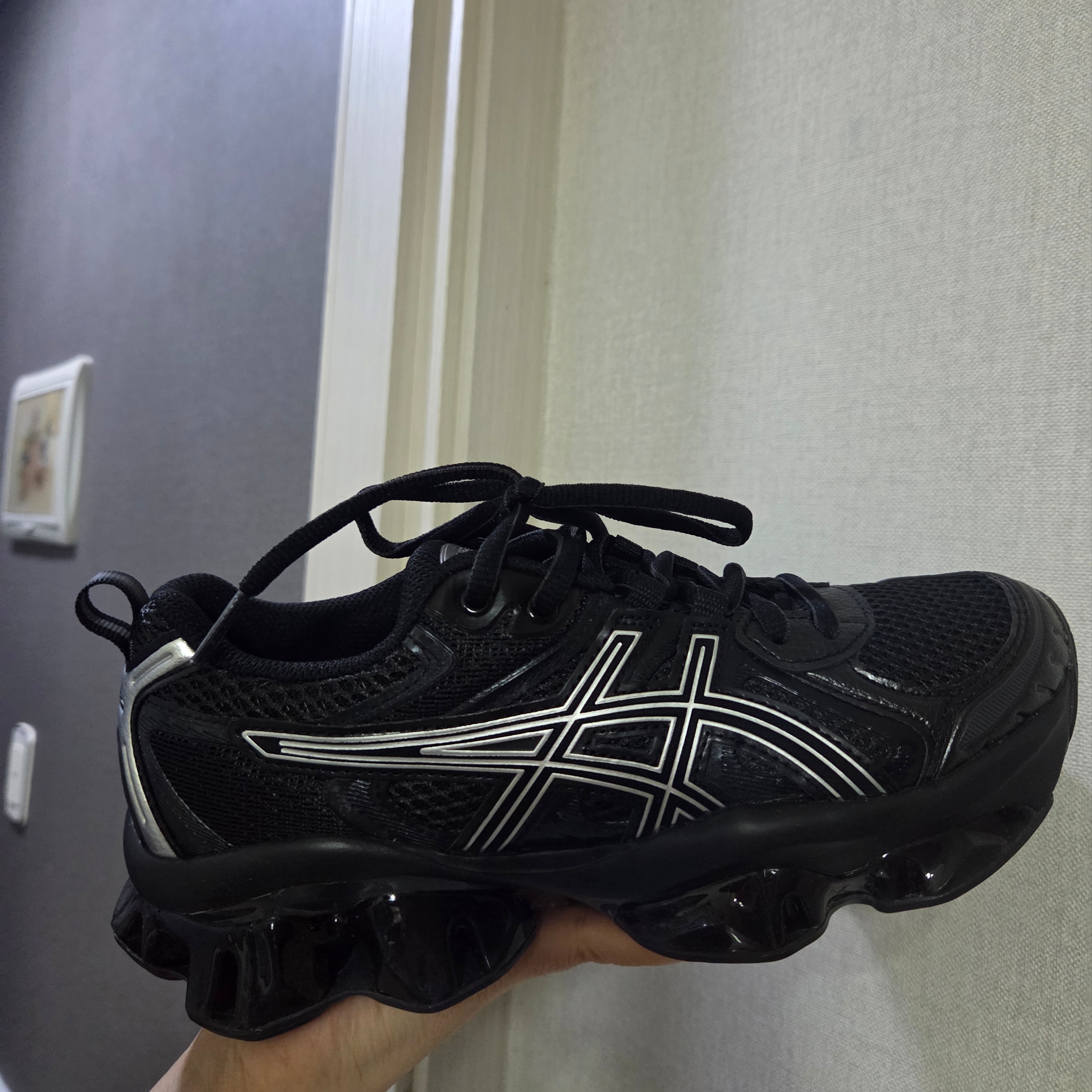 Asics Gel-Quantum Kinetic Graphite Grey Black 착용 스타일 - 2