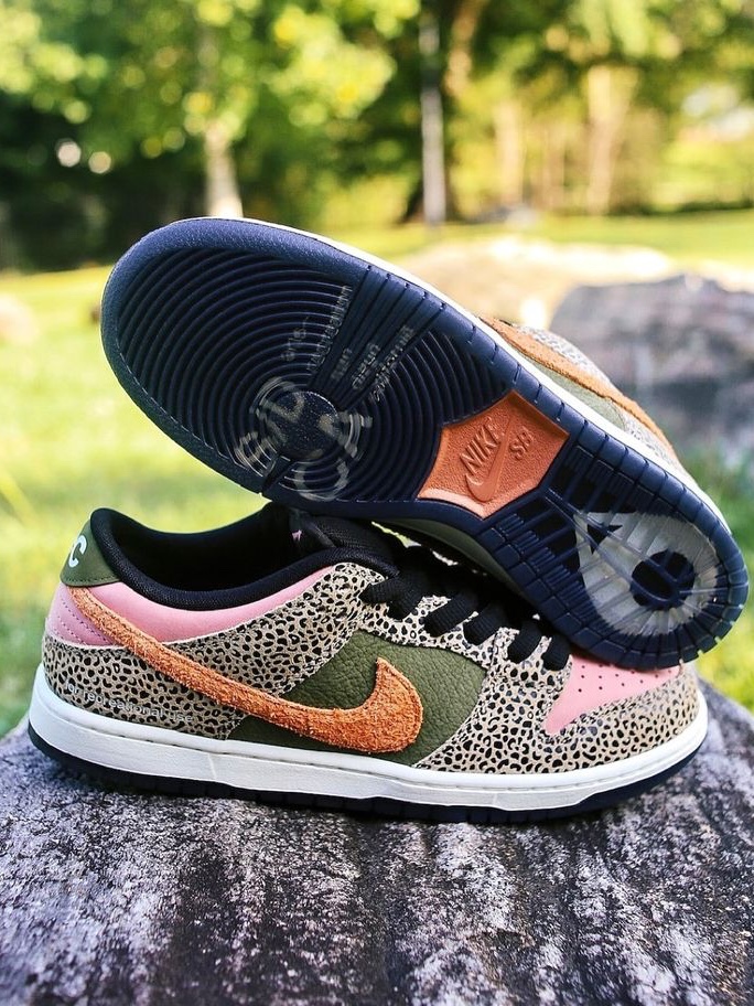 Nike x Arts-Rec Skateshop SB Dunk Low Pro Rust Pink and Rough Green 착용 스타일