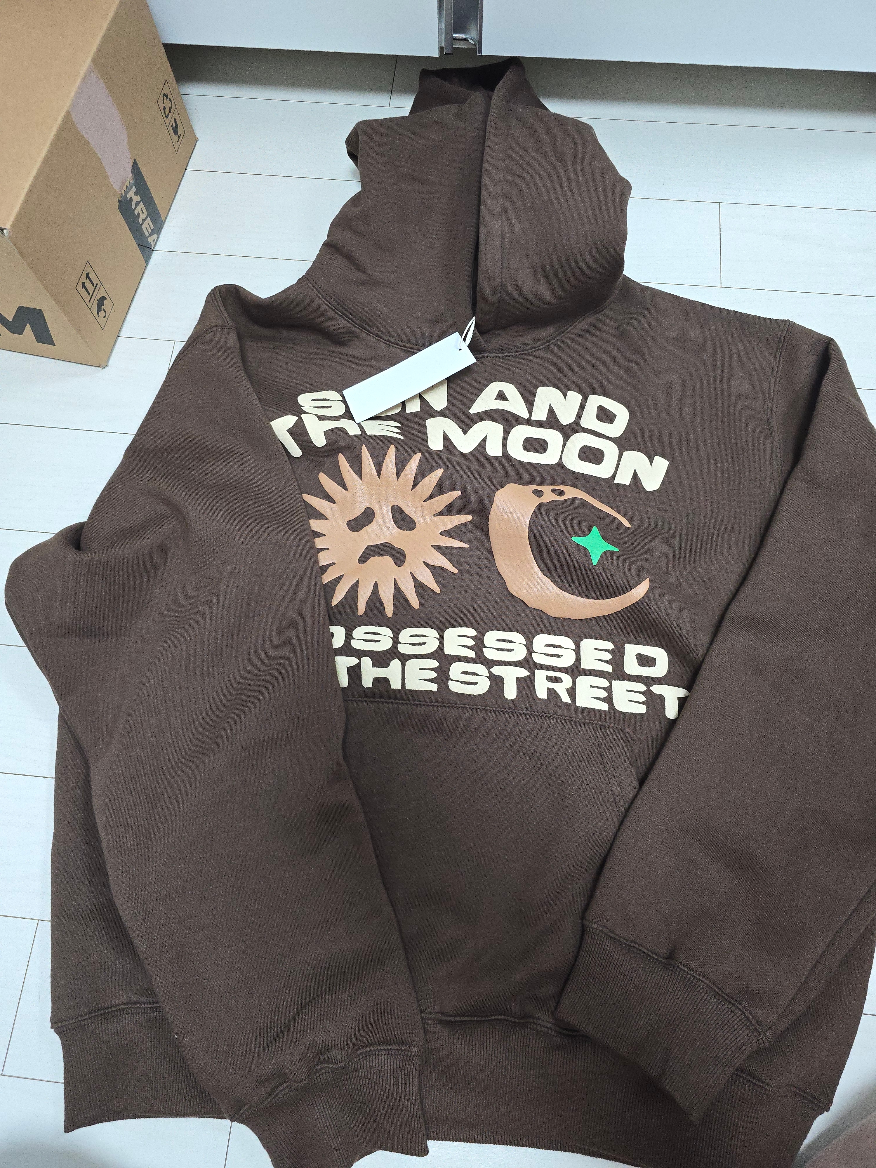 POTS All Day Hoodie Brown 착용 스타일