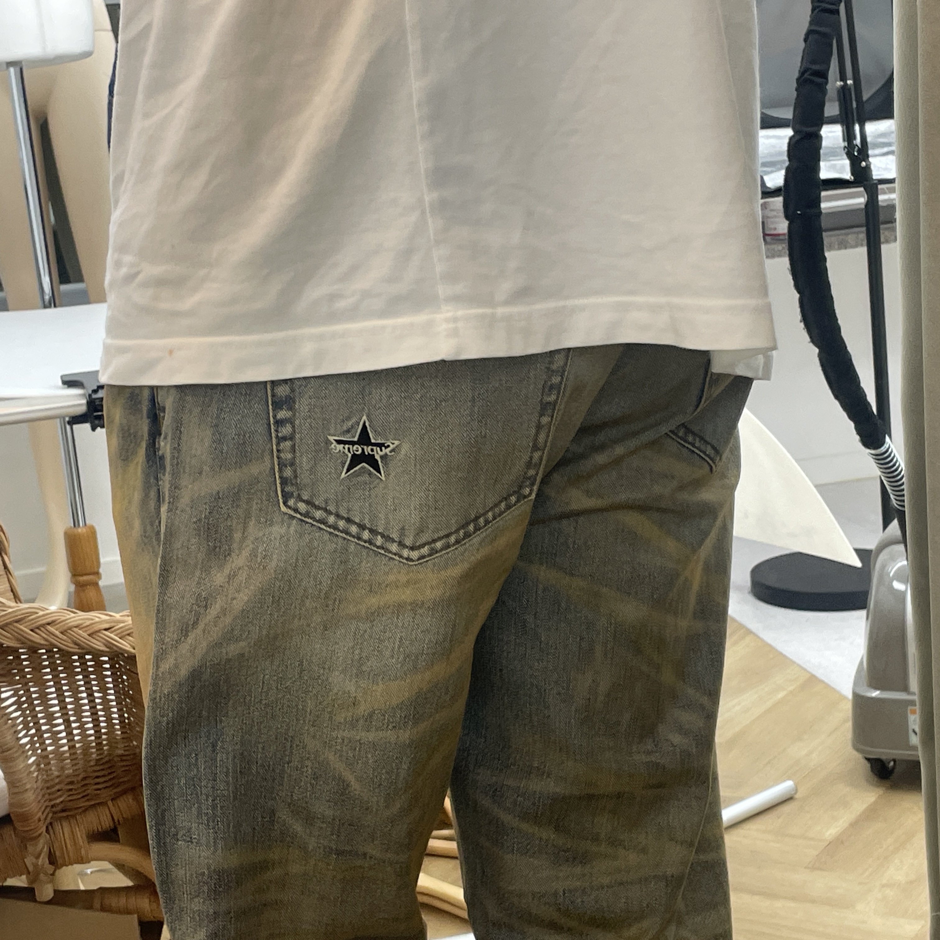 Supreme Regular Jean Dirty Indigo - 25FW 착용 스타일 - 1