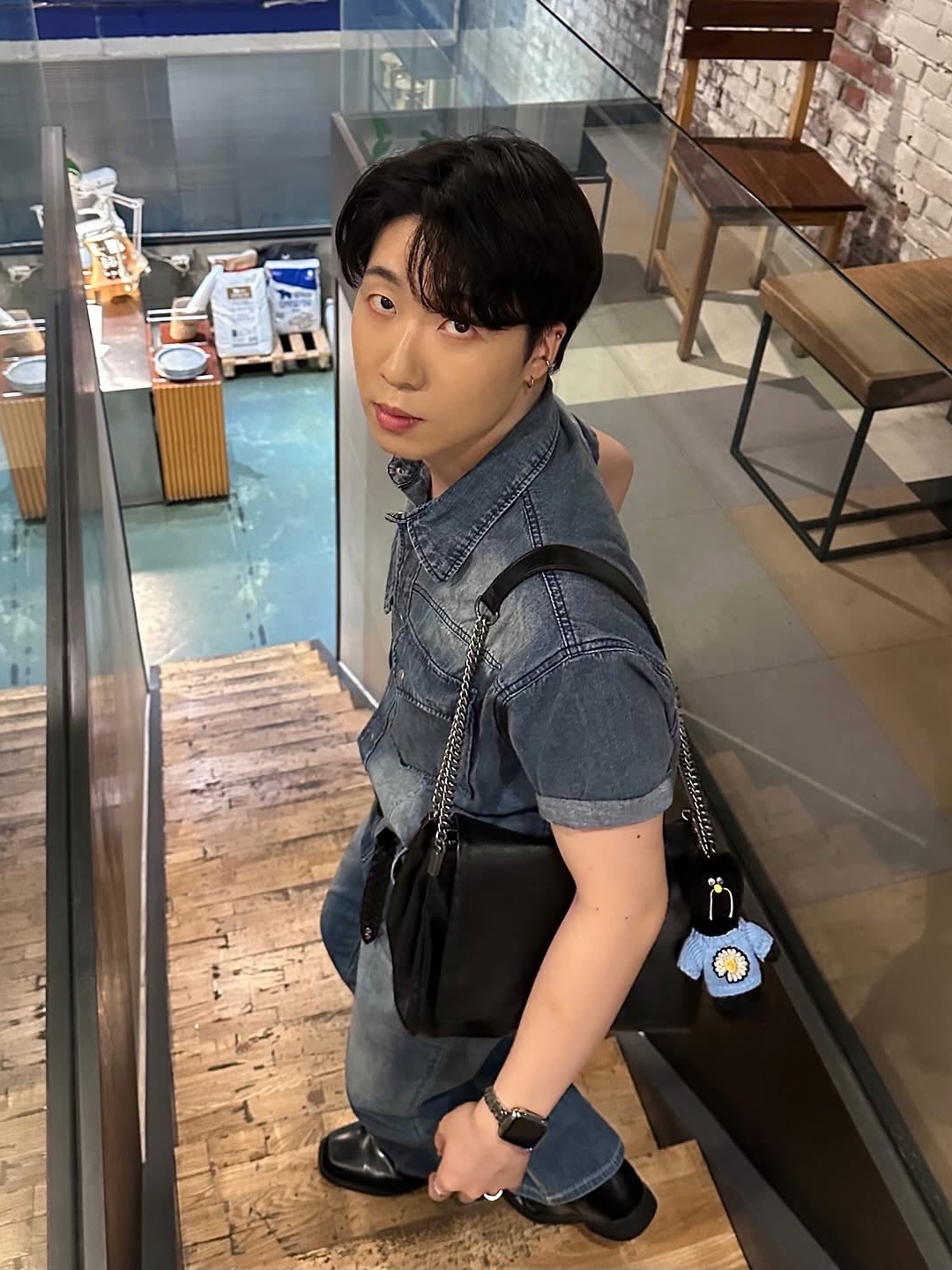 Zara Rock Style Flap Shoulder Bag Black, Monamhee x Peaceminusone Daihee Plush Keyring 착용 스타일 - 5