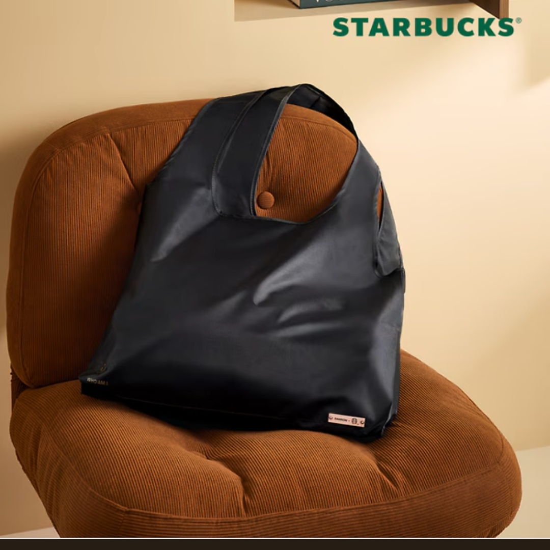 Starbucks x Rawrow Reusable Bag Black 착용 스타일