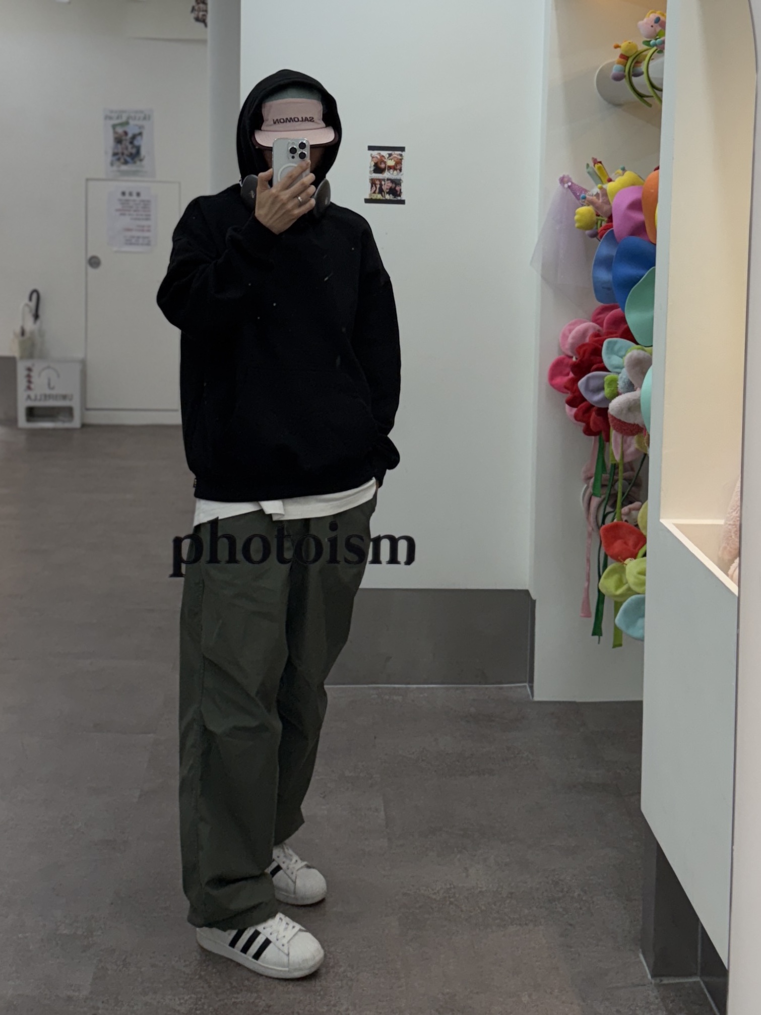 Adidas Superstar White Black, Uniqlo C Wide Parachute Pants Olive - KR 착용 스타일 - 2