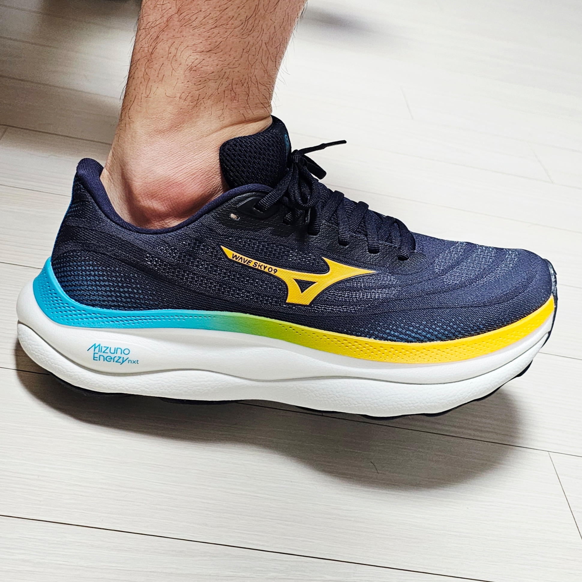 Mizuno Wave Sky 9 Baritone Blue Citrus 착용 스타일